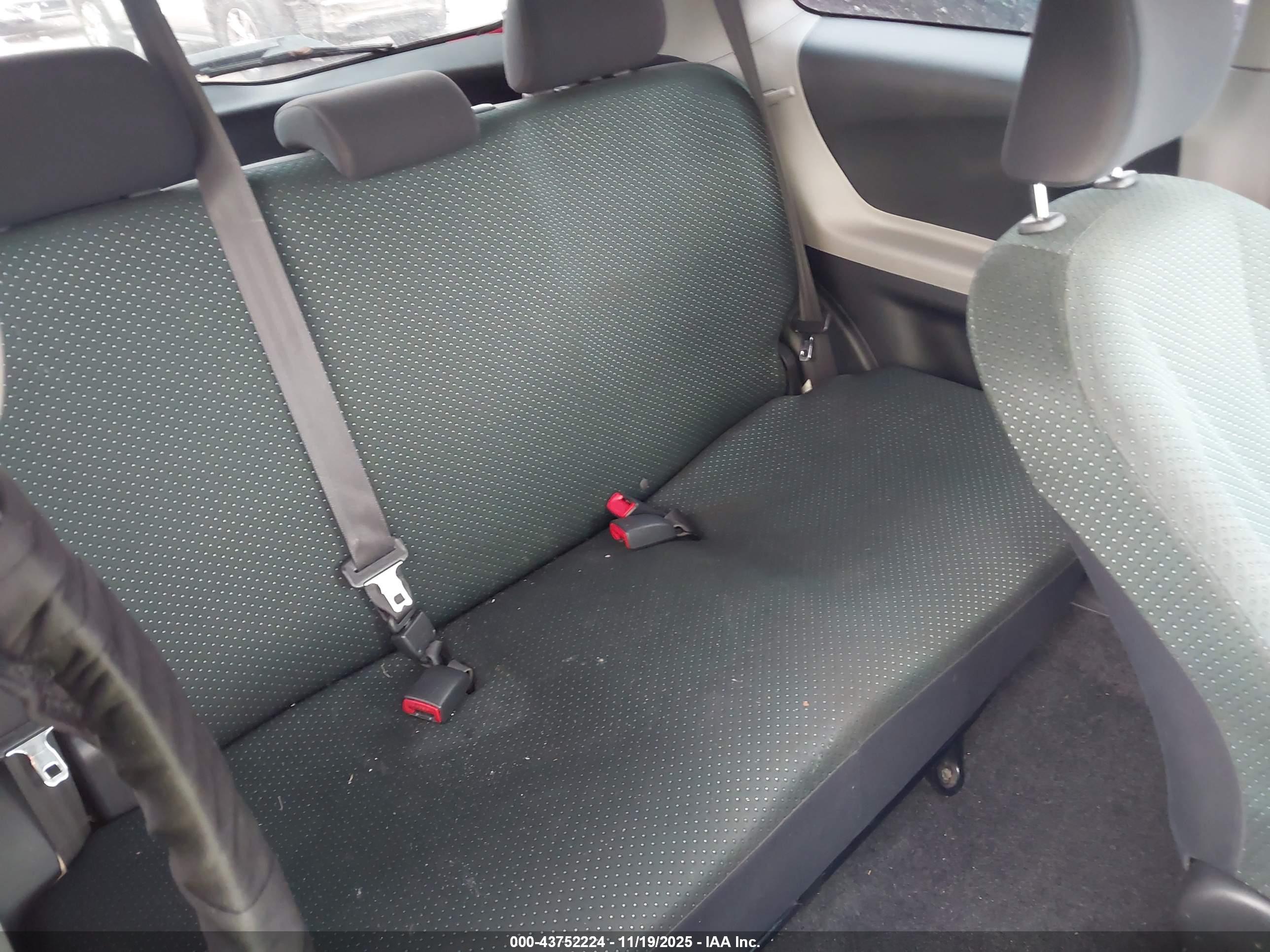 TOYOTA YARIS image 8