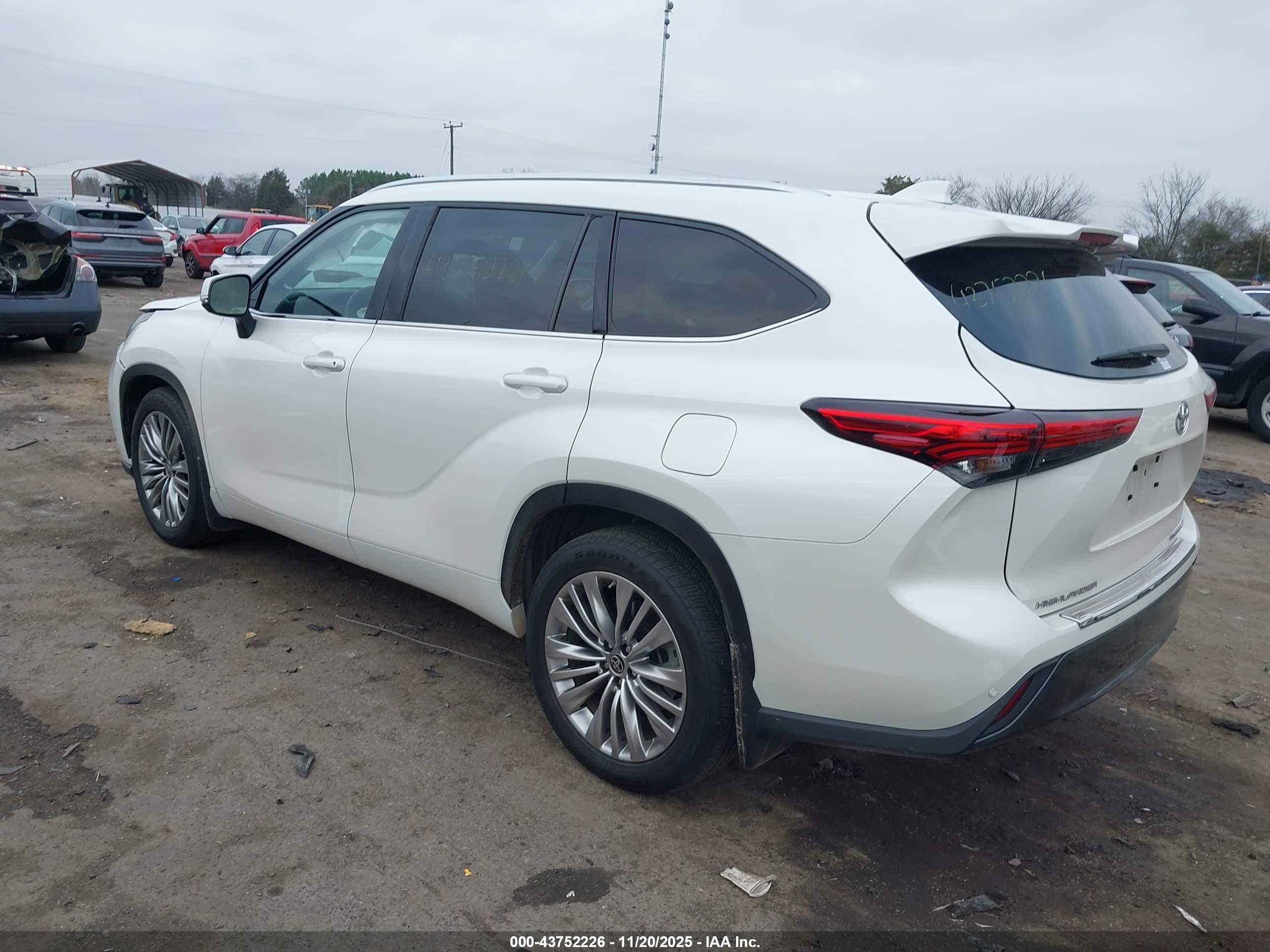 TOYOTA HIGHLANDER image 3