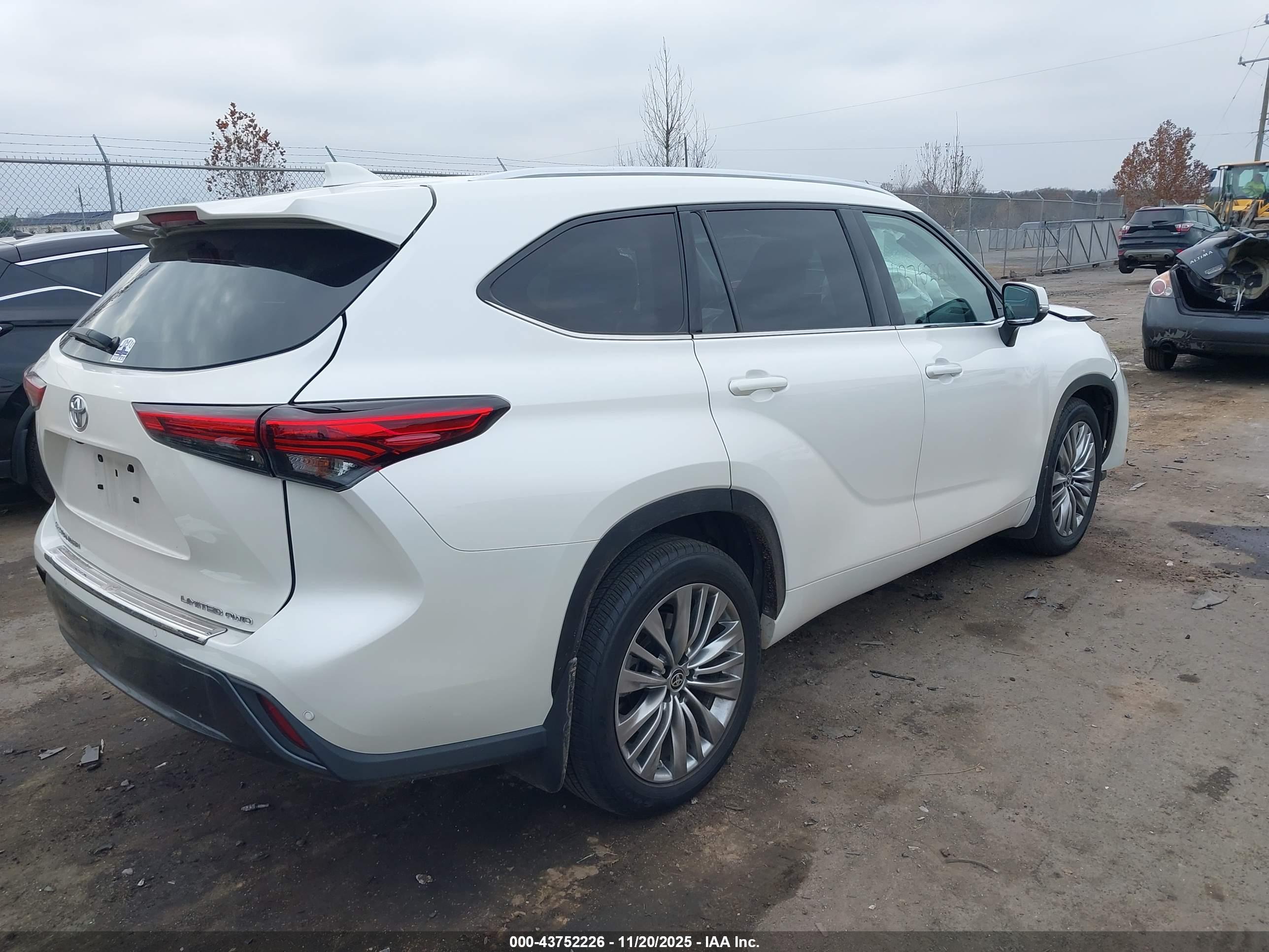 TOYOTA HIGHLANDER image 4