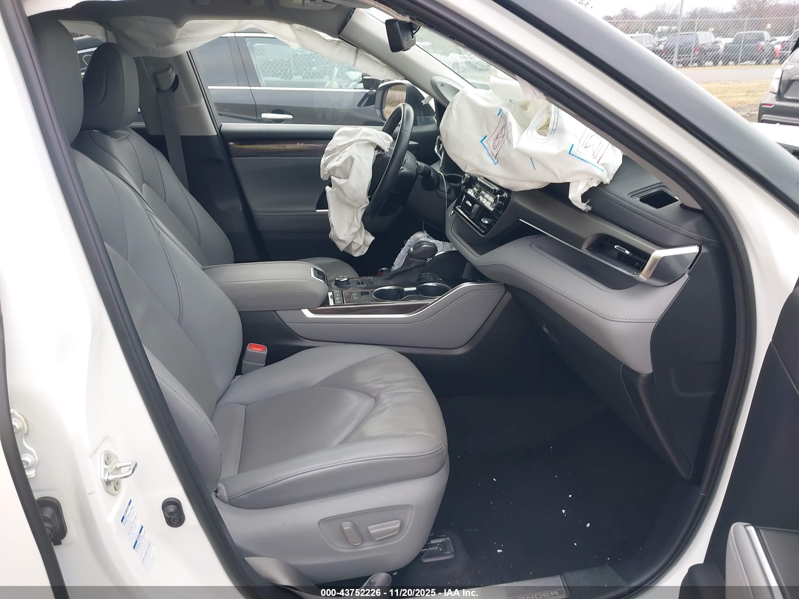 TOYOTA HIGHLANDER image 5