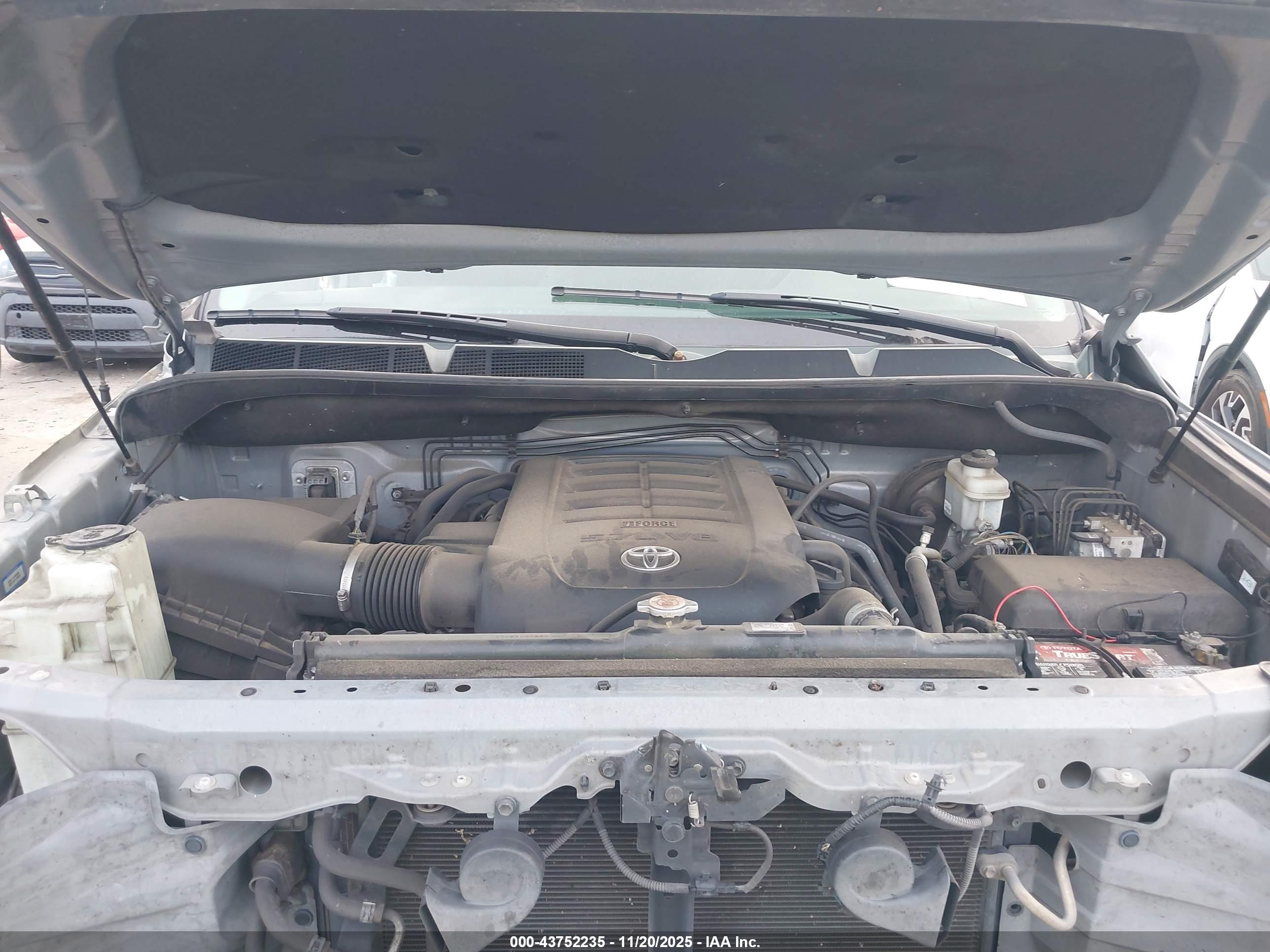 TOYOTA TUNDRA image 10