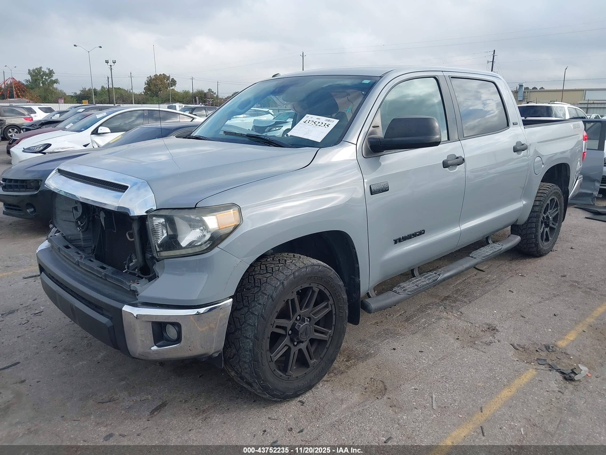 TOYOTA TUNDRA image 2