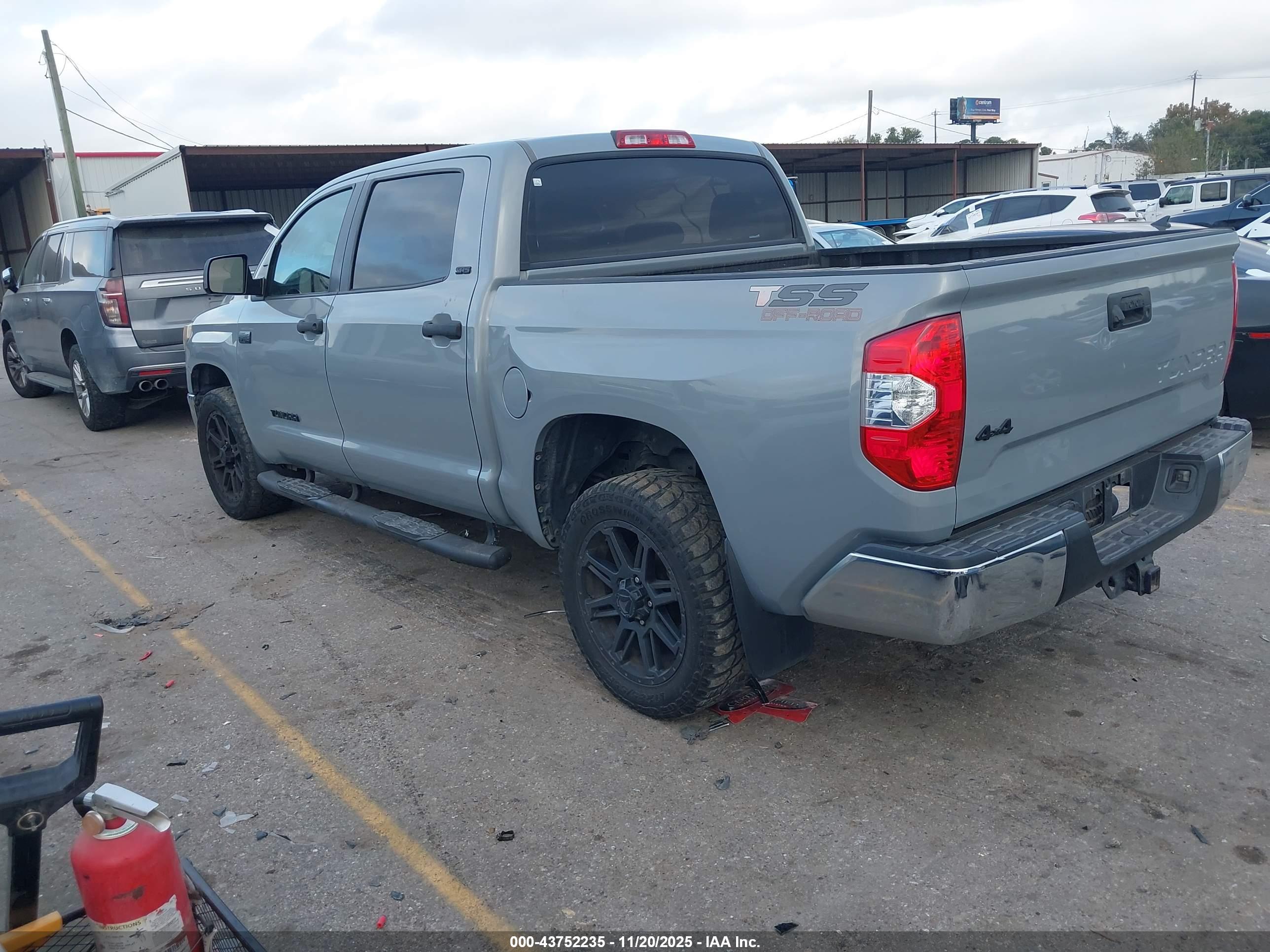 TOYOTA TUNDRA image 3