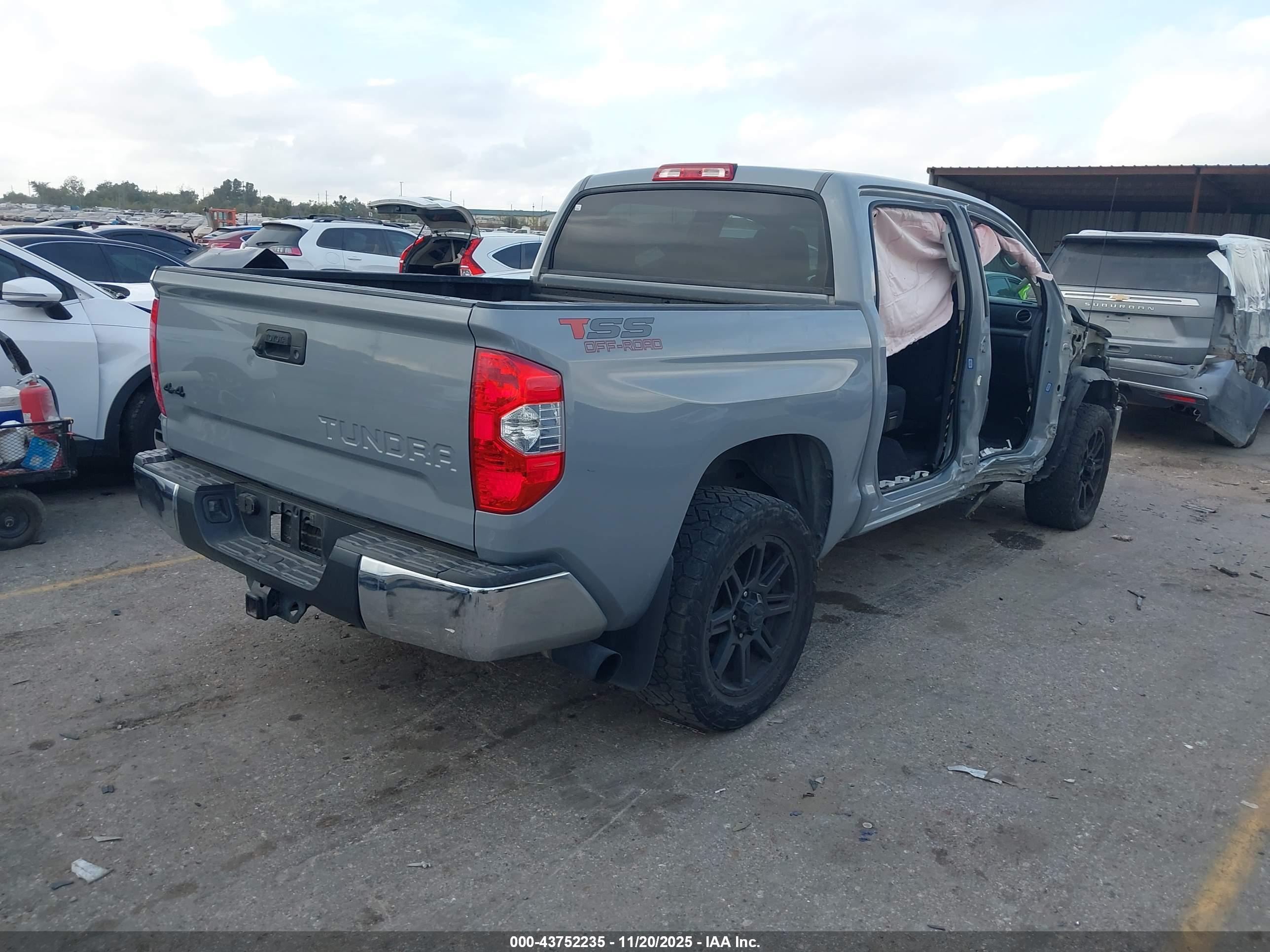 TOYOTA TUNDRA image 4