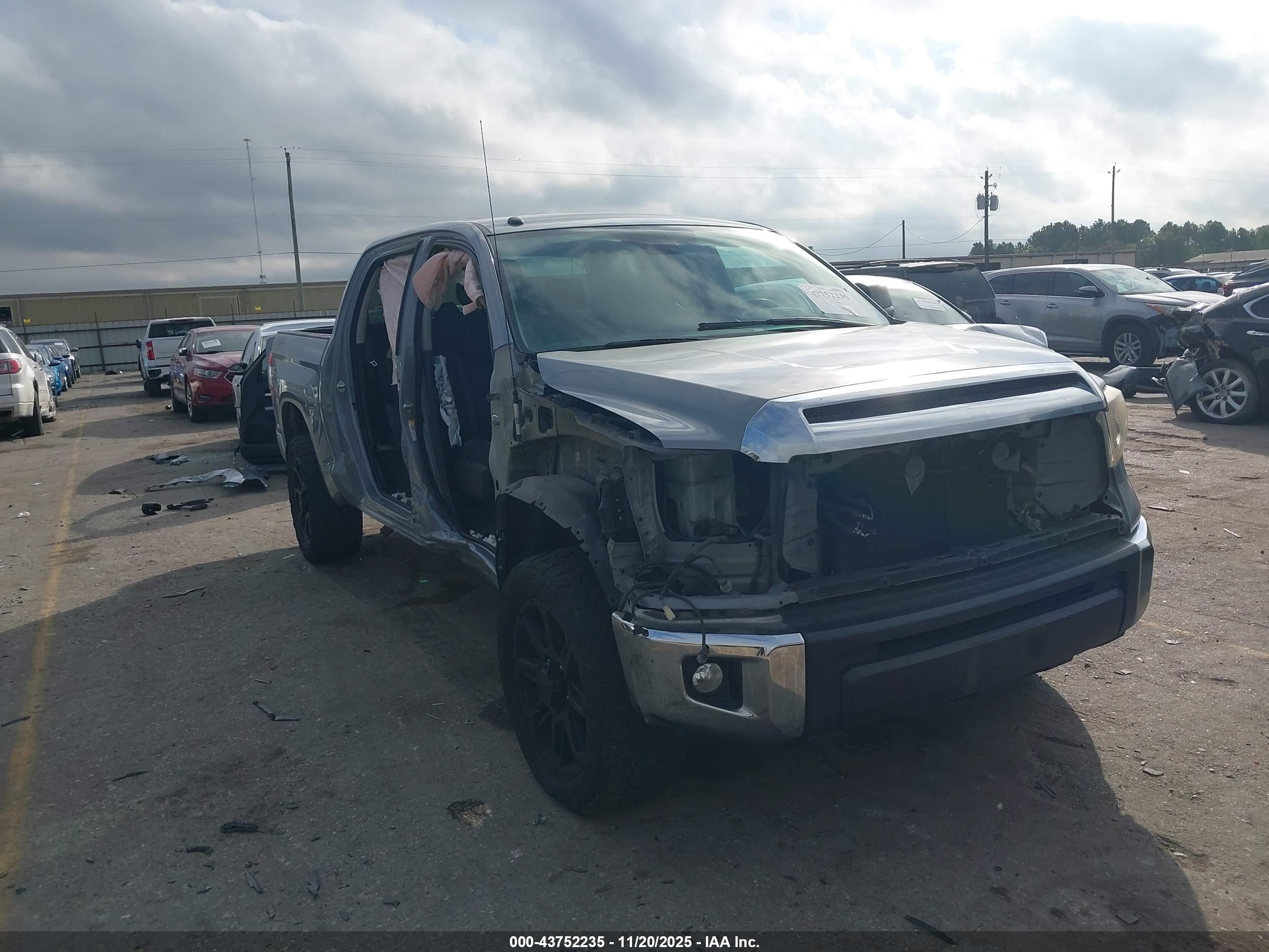 TOYOTA TUNDRA image 6