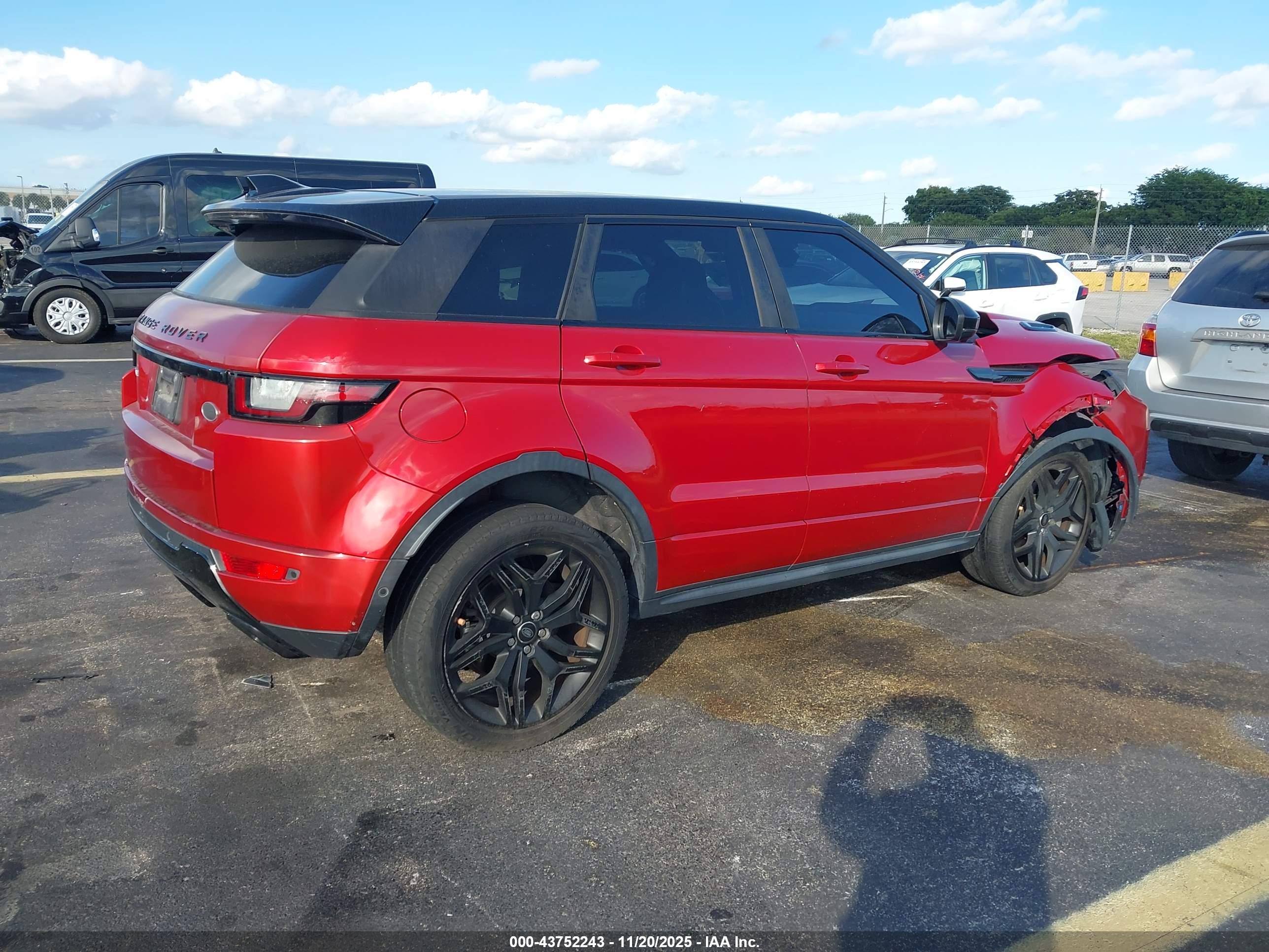 LAND ROVER image 4