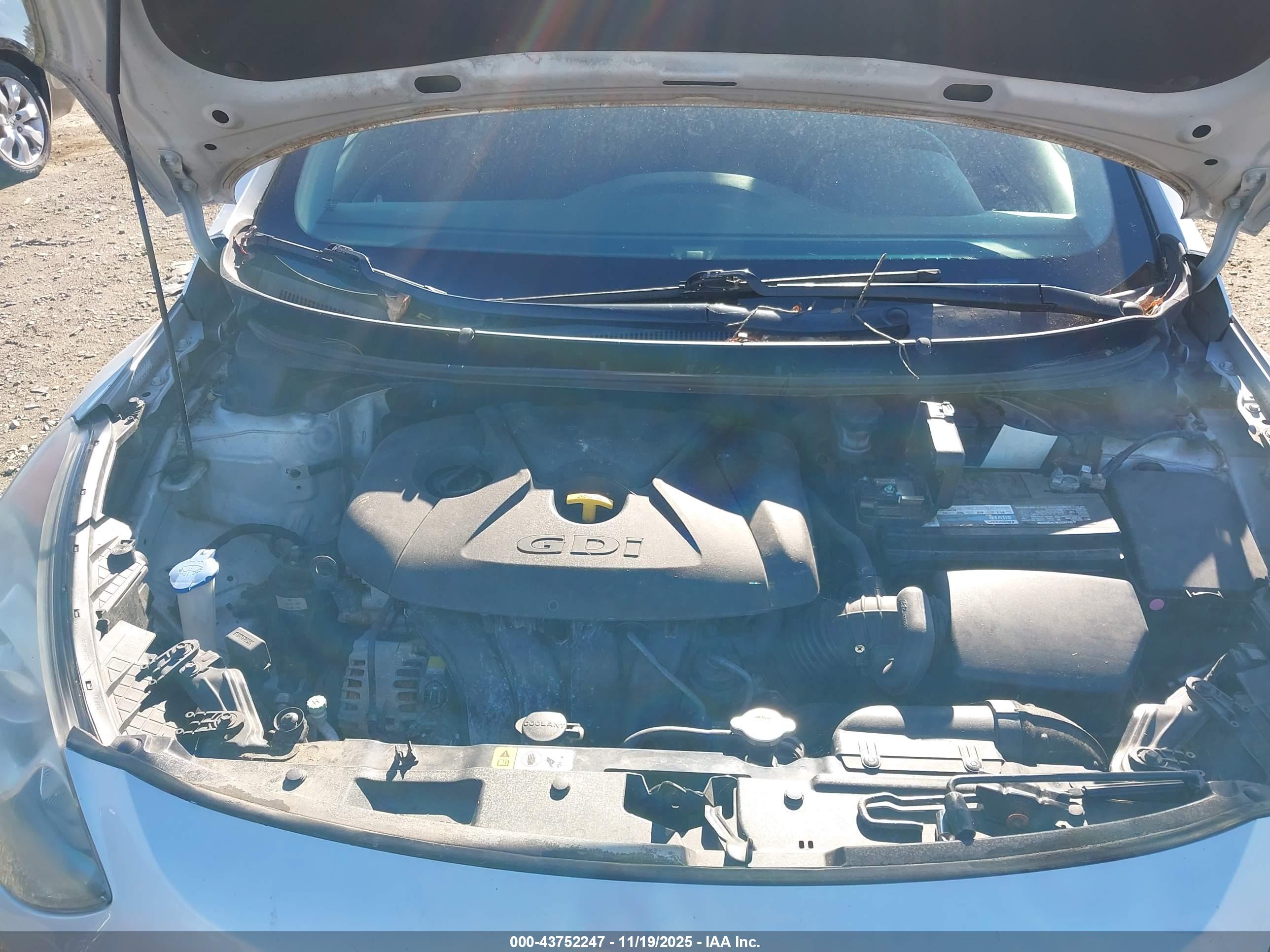 HYUNDAI ELANTRA image 10