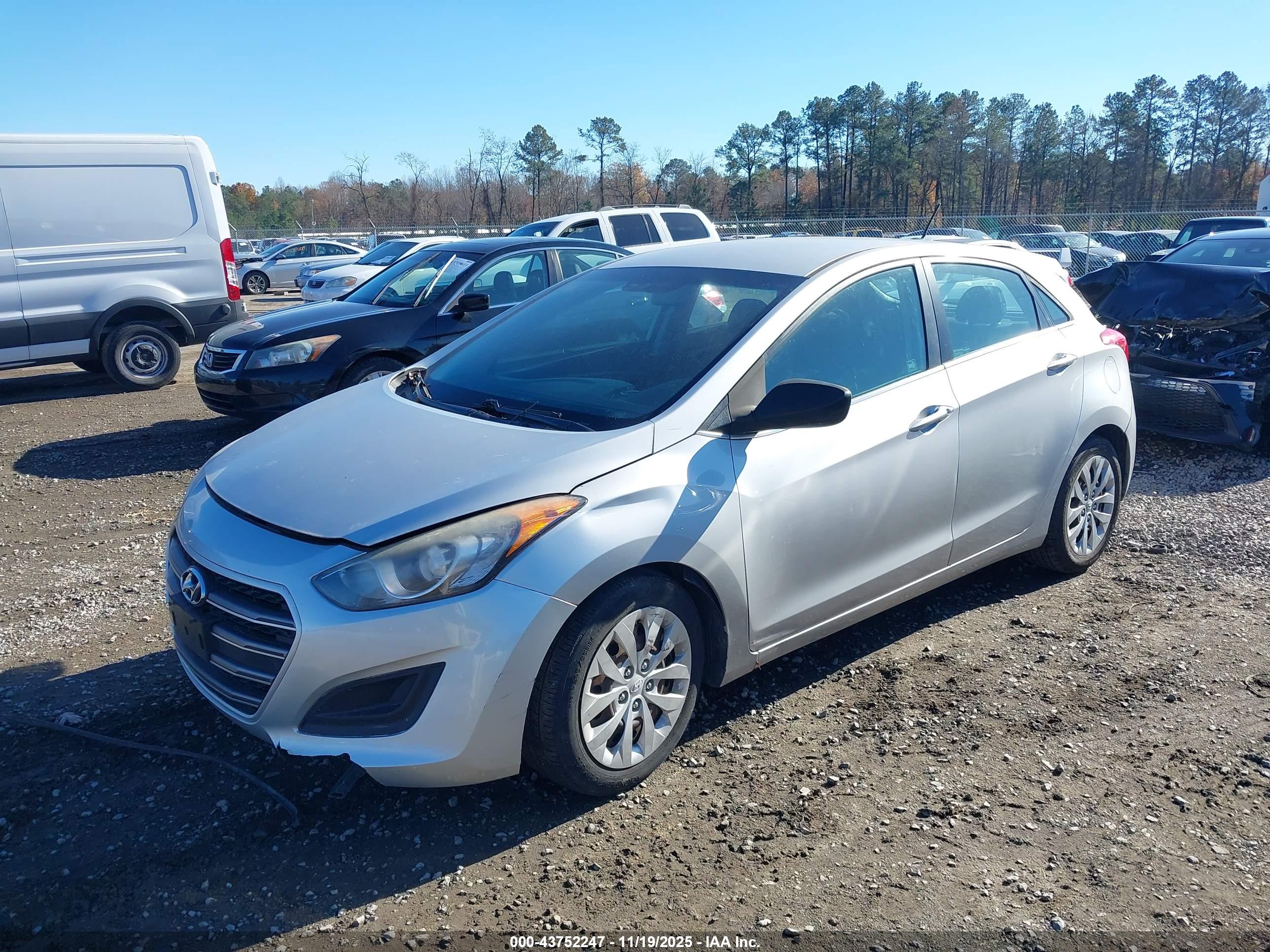 HYUNDAI ELANTRA image 2