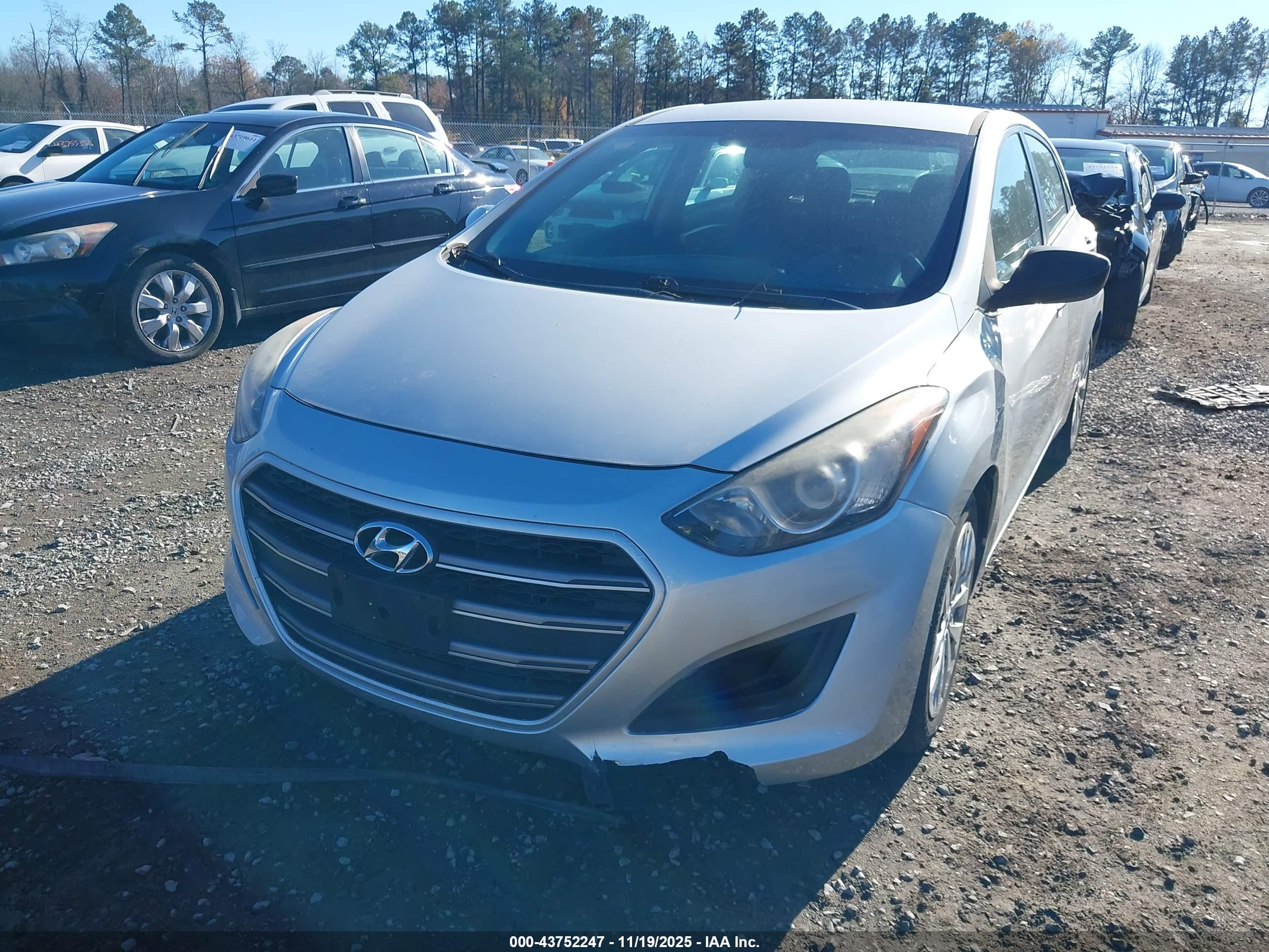 HYUNDAI ELANTRA image 6