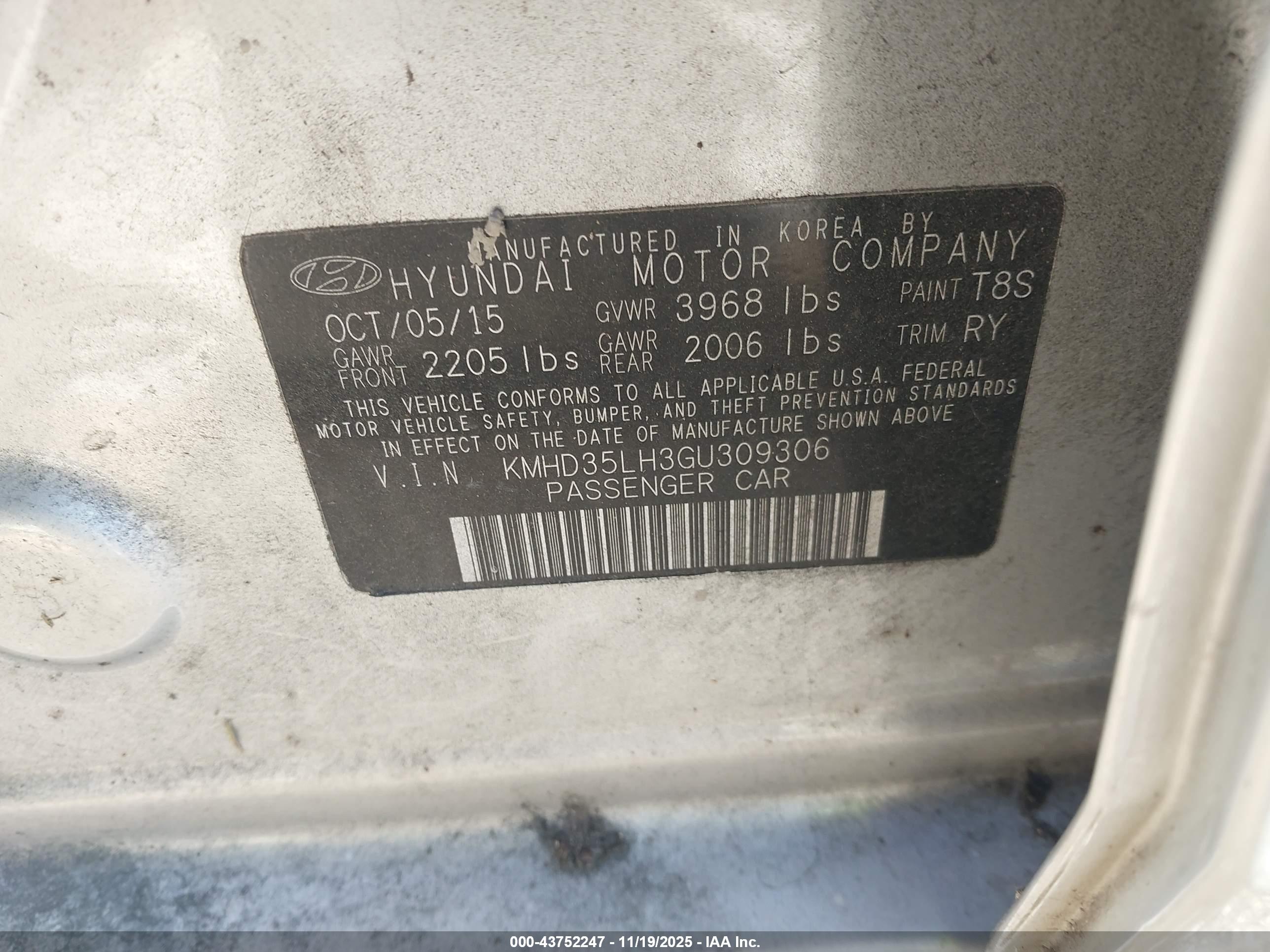 HYUNDAI ELANTRA image 9