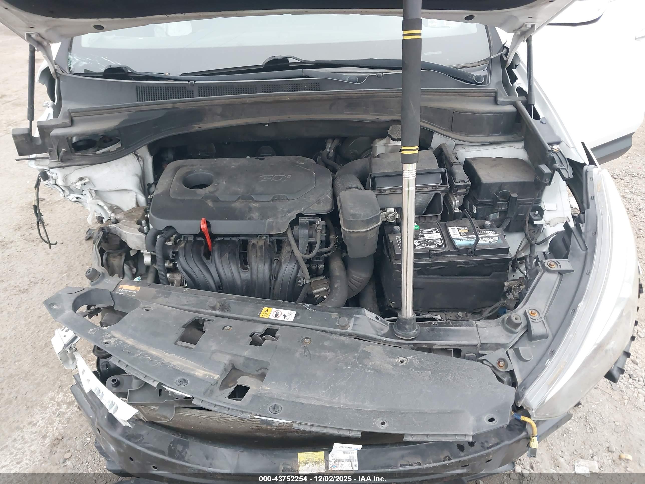 HYUNDAI SANTA image 10