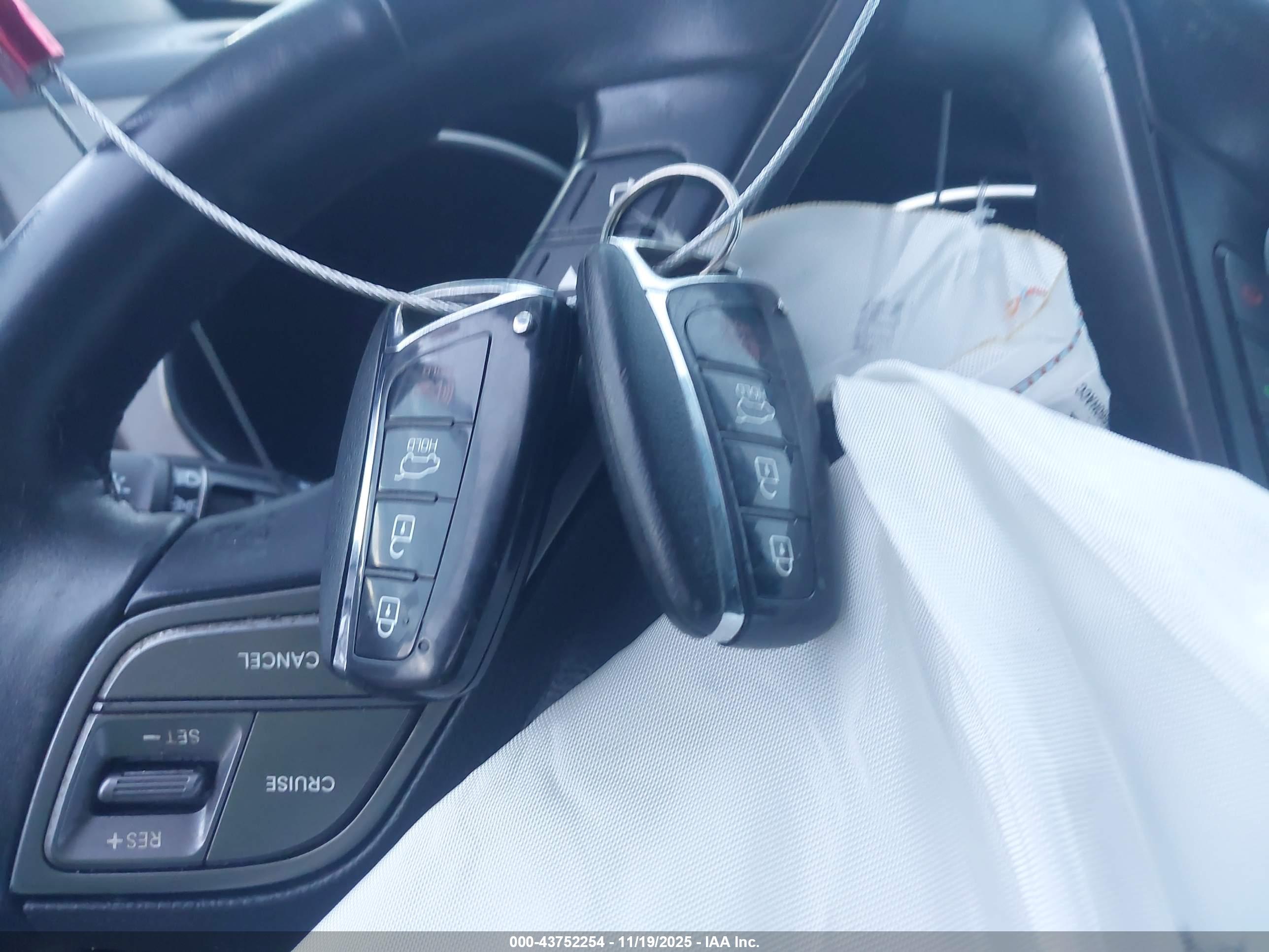HYUNDAI SANTA image 11
