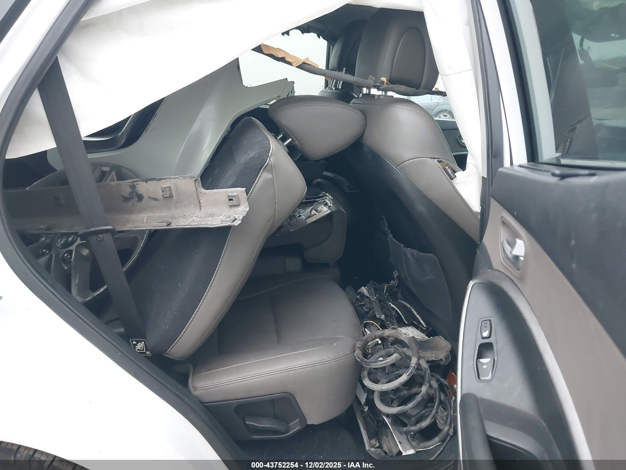 HYUNDAI SANTA image 8