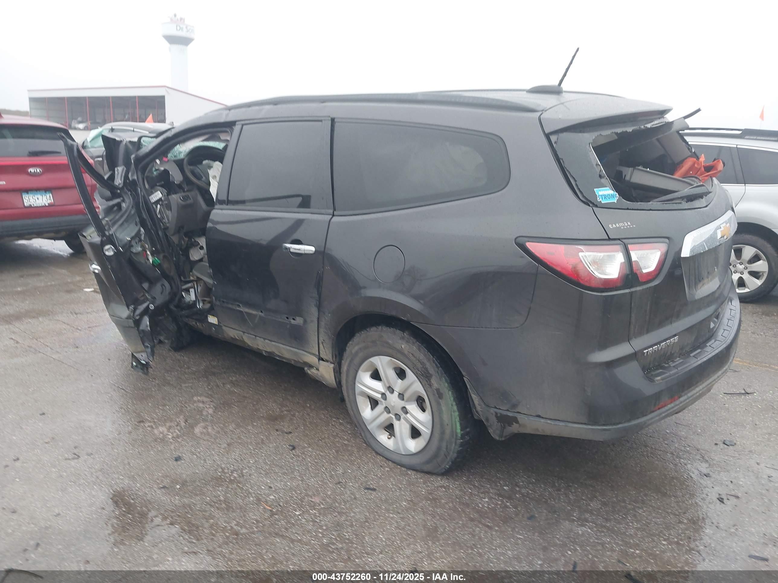 CHEVROLET TRAVERSE image 3