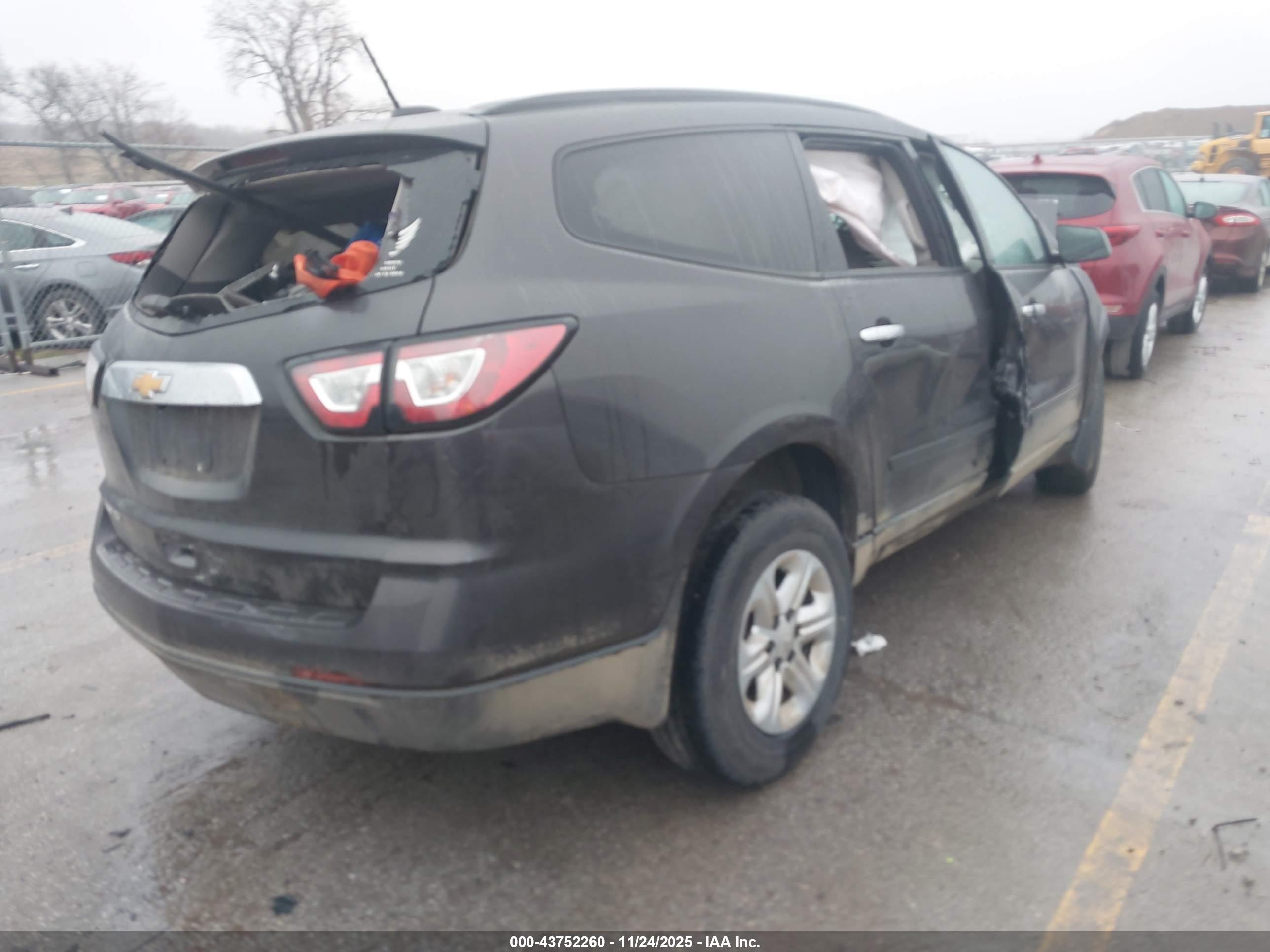 CHEVROLET TRAVERSE image 4