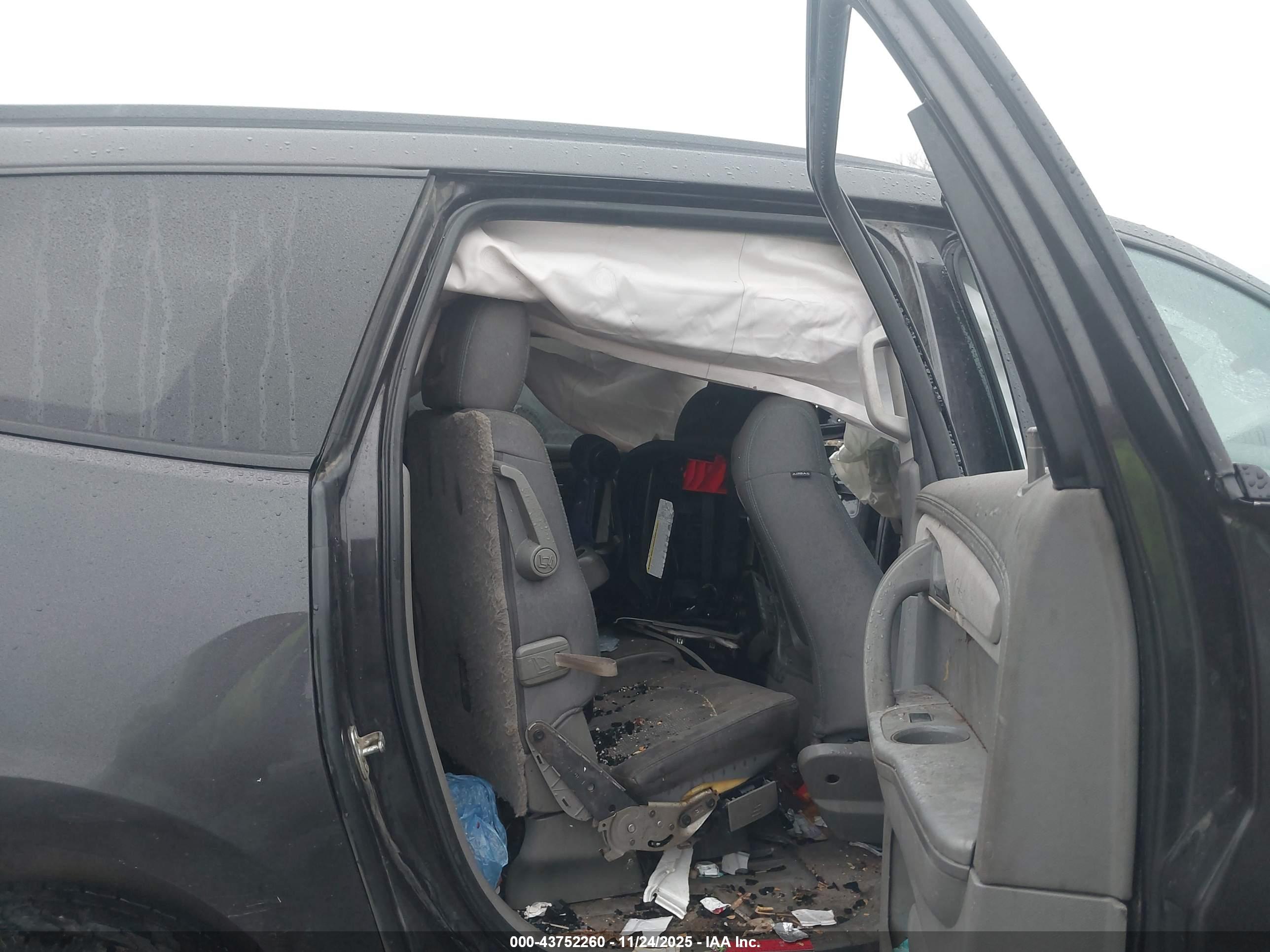 CHEVROLET TRAVERSE image 8