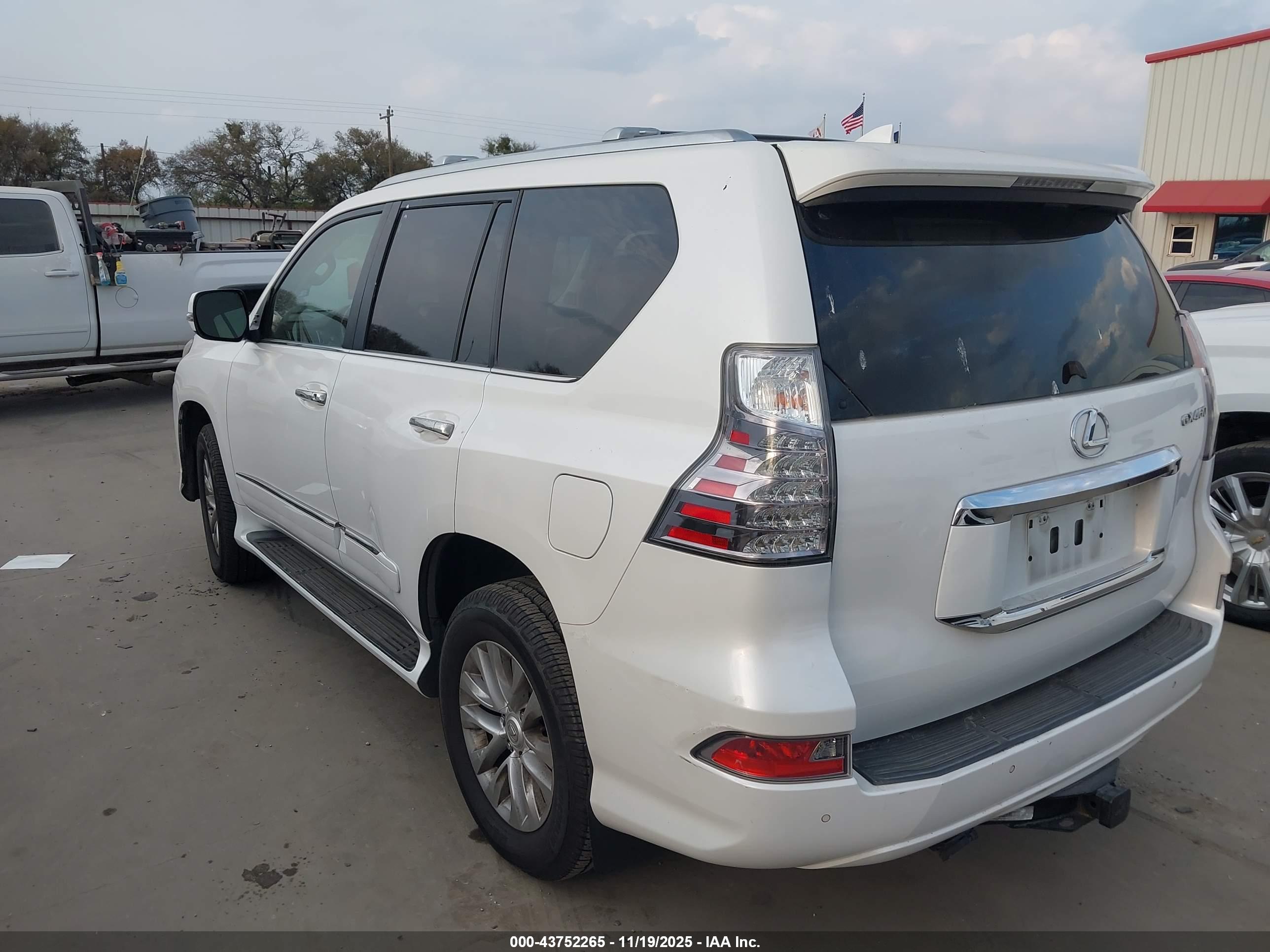 LEXUS GX image 3