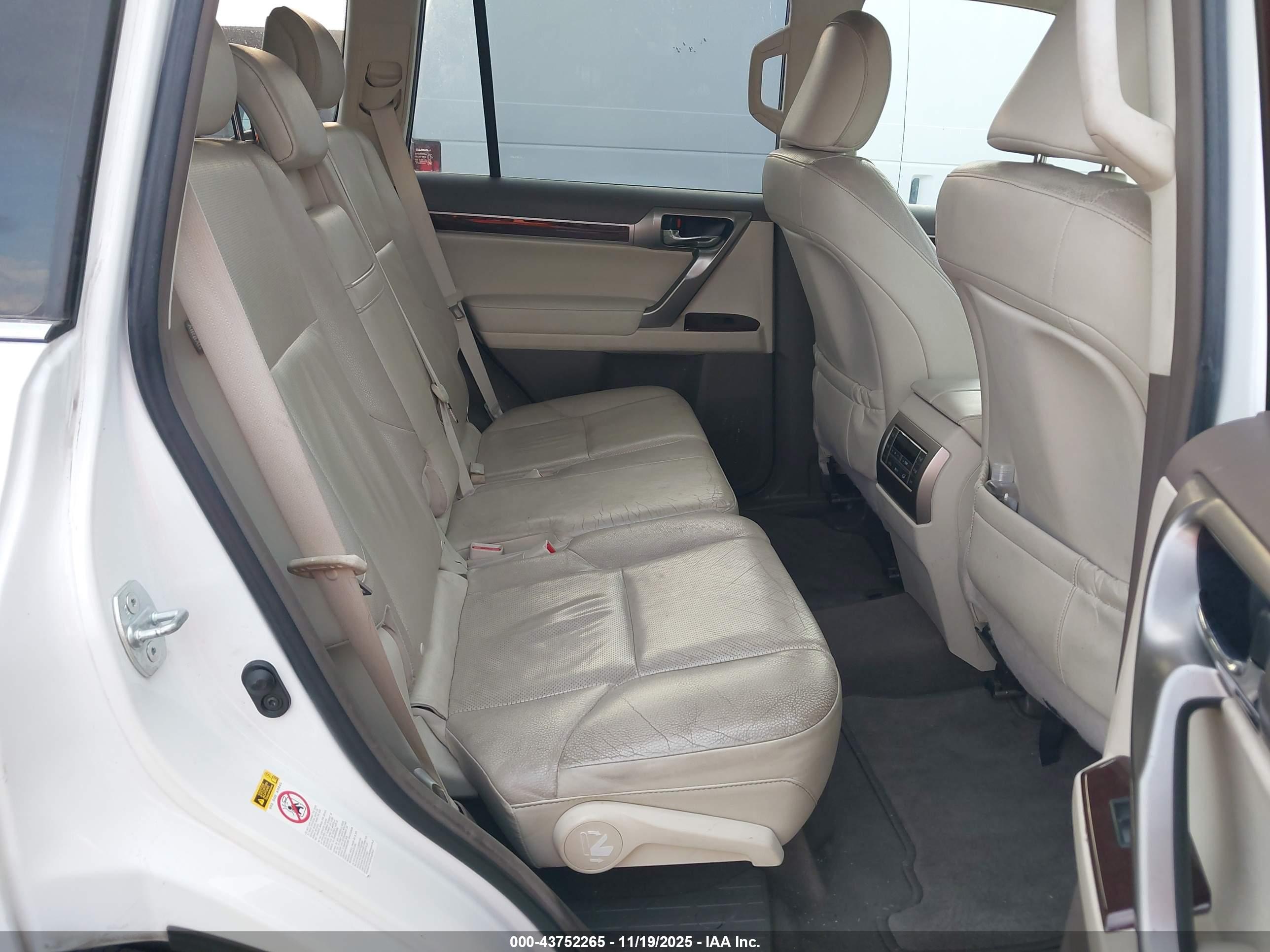 LEXUS GX image 8