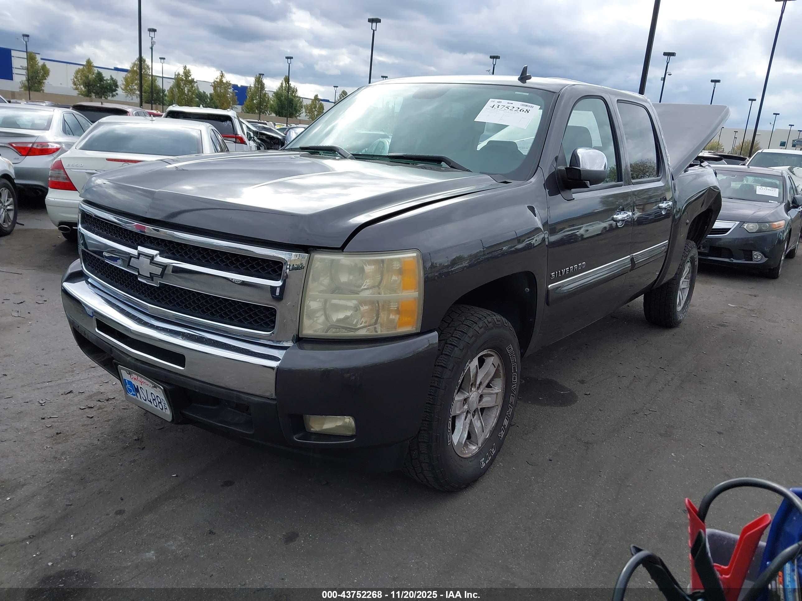 CHEVROLET SILVERADO image 2