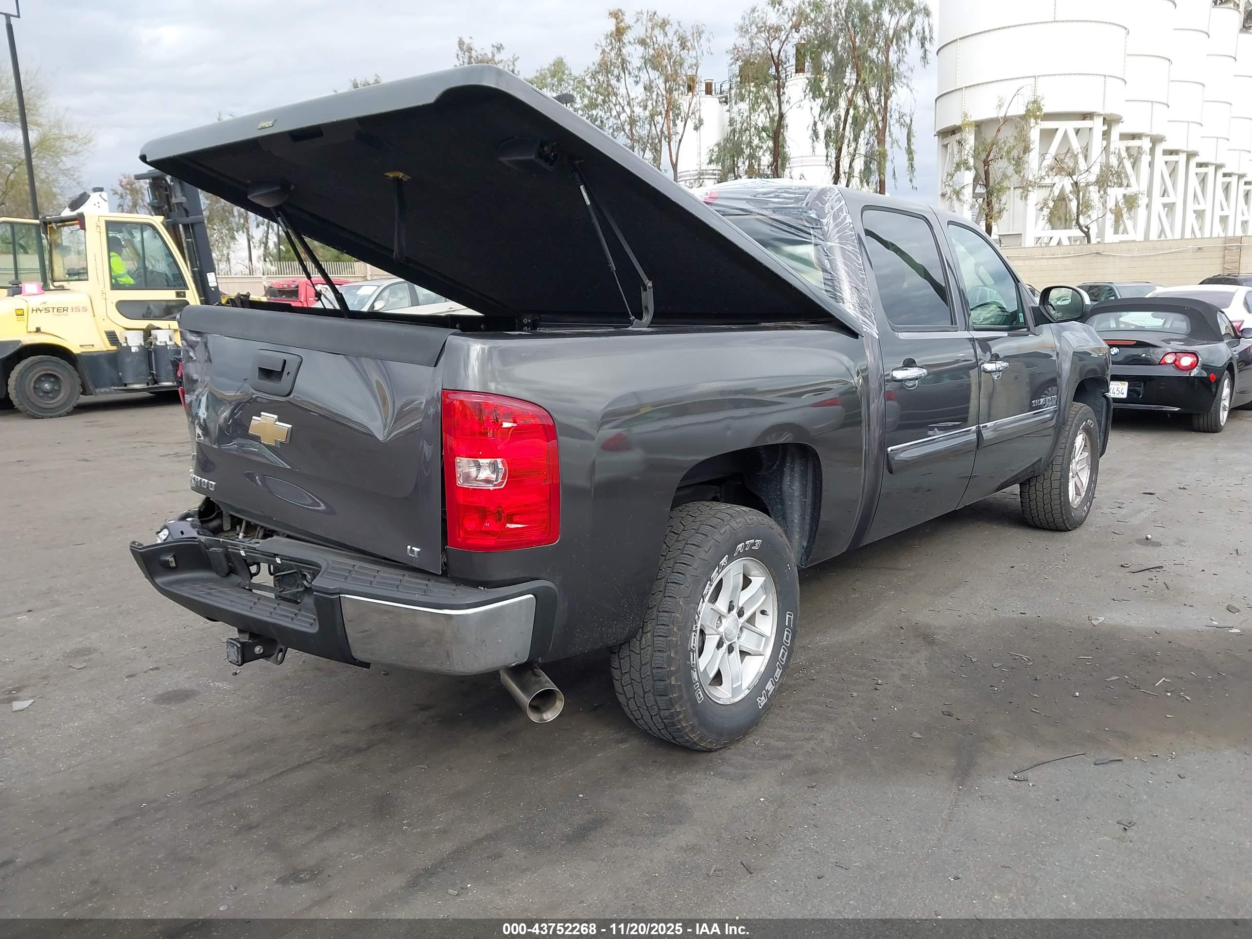 CHEVROLET SILVERADO image 4