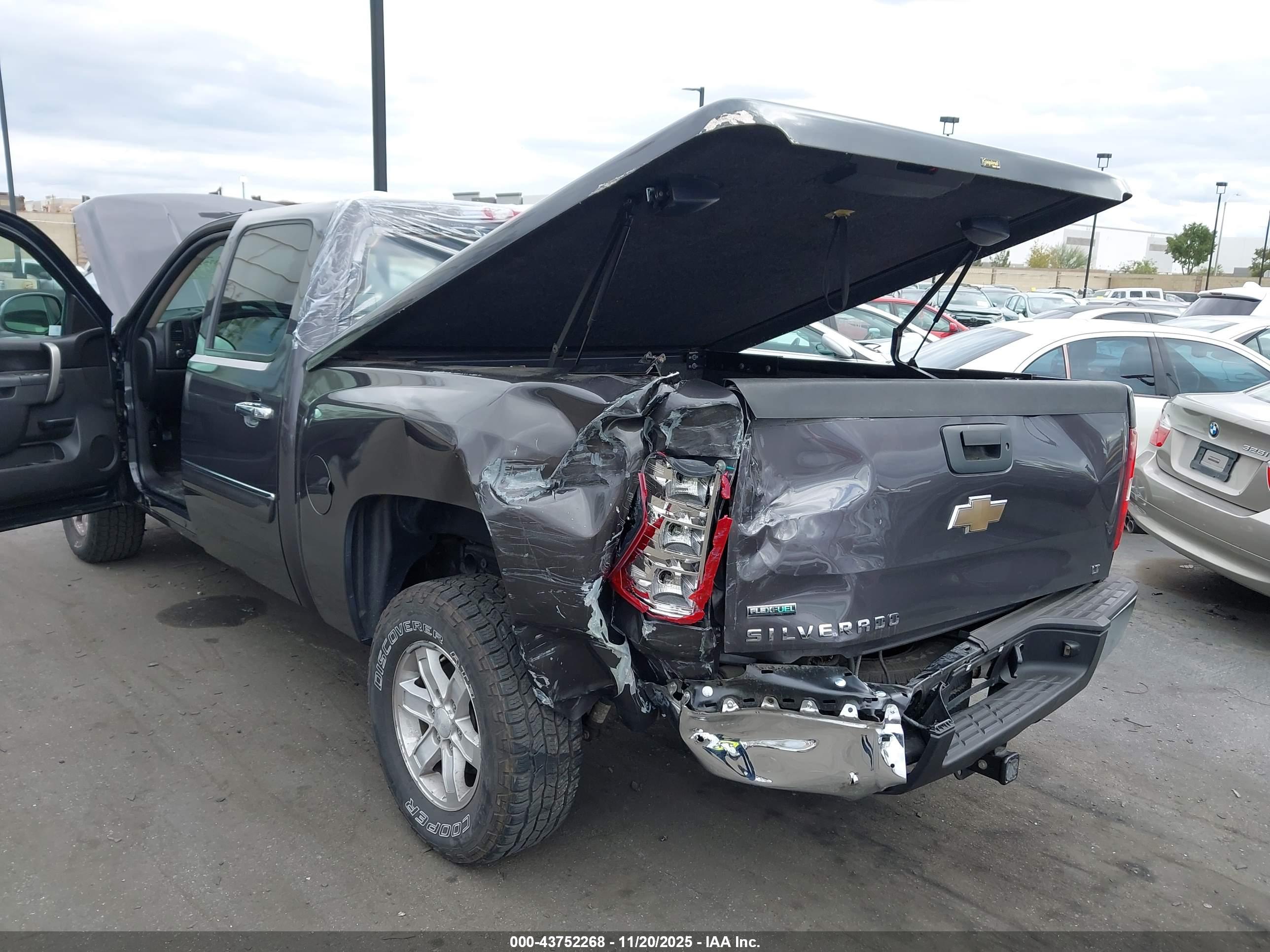 CHEVROLET SILVERADO image 6