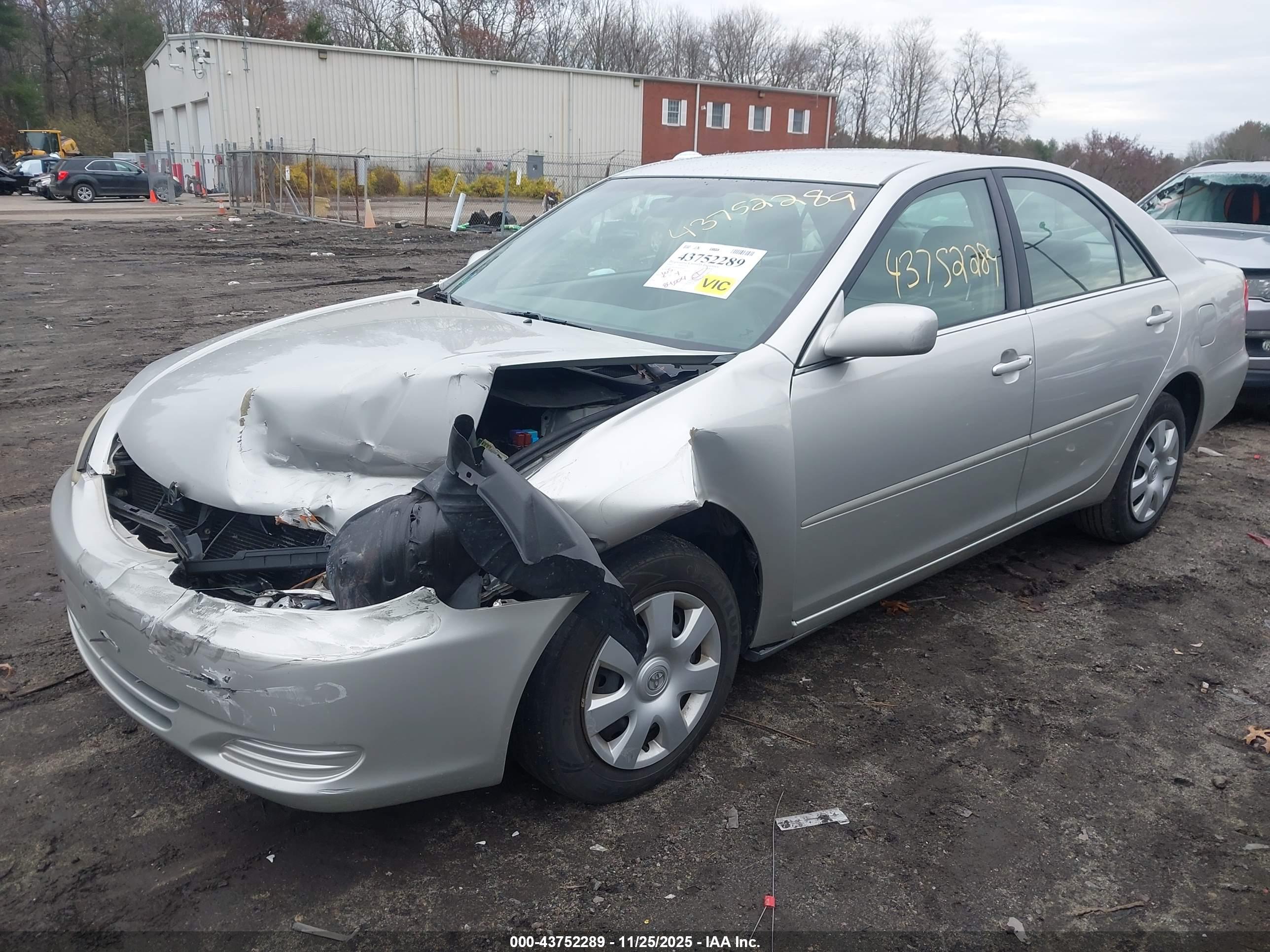 TOYOTA CAMRY image 2