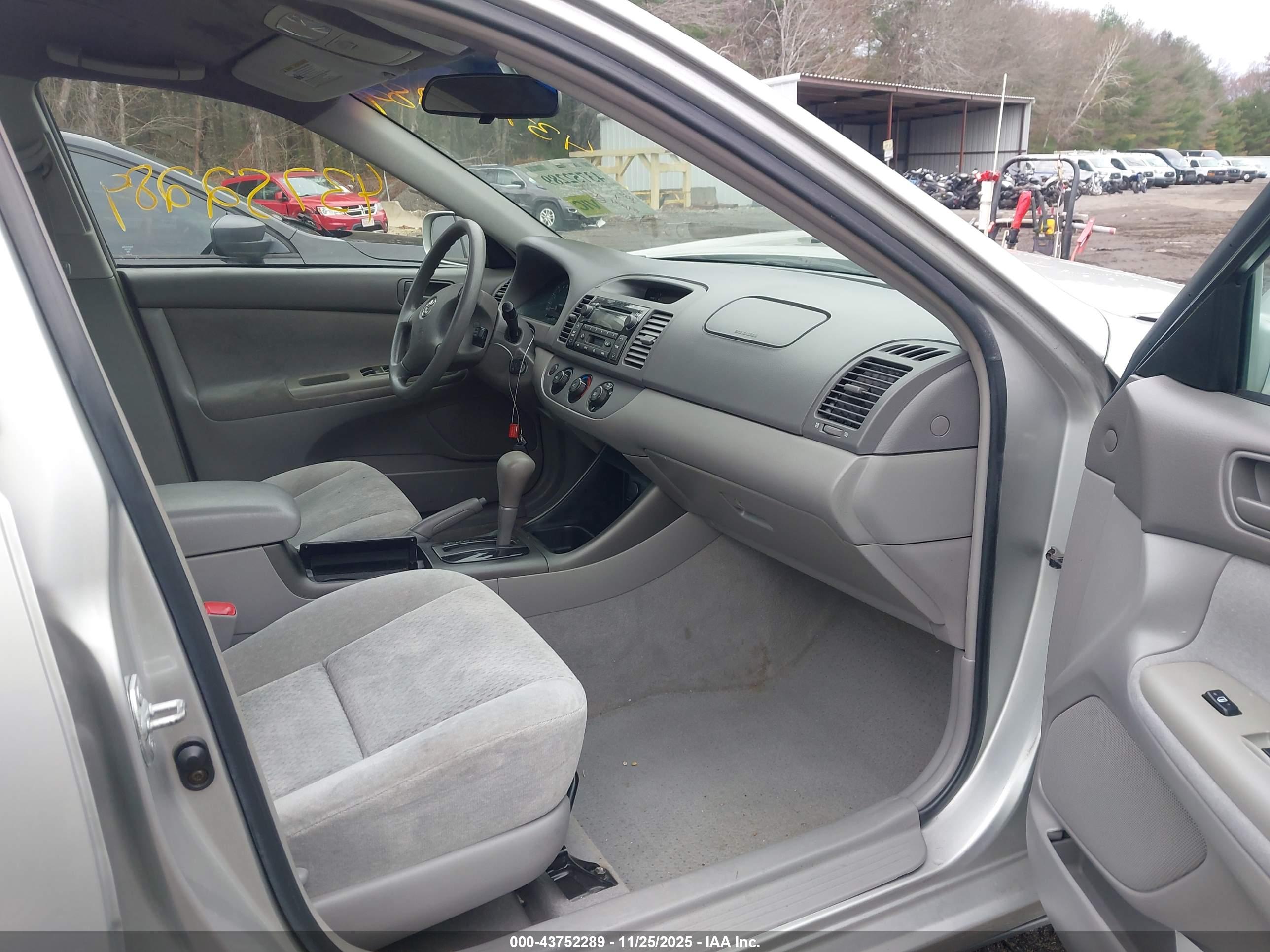 TOYOTA CAMRY image 5