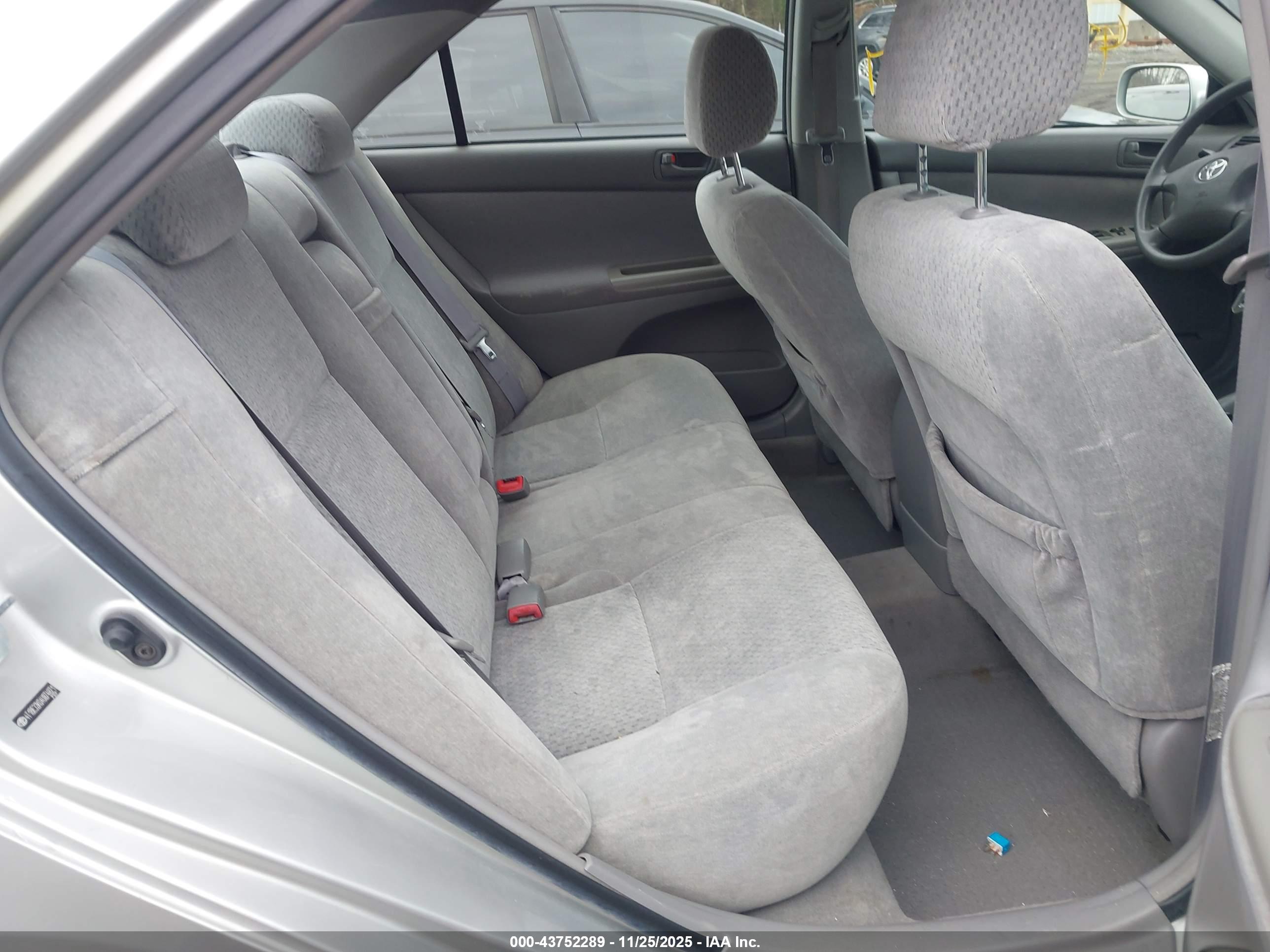 TOYOTA CAMRY image 8