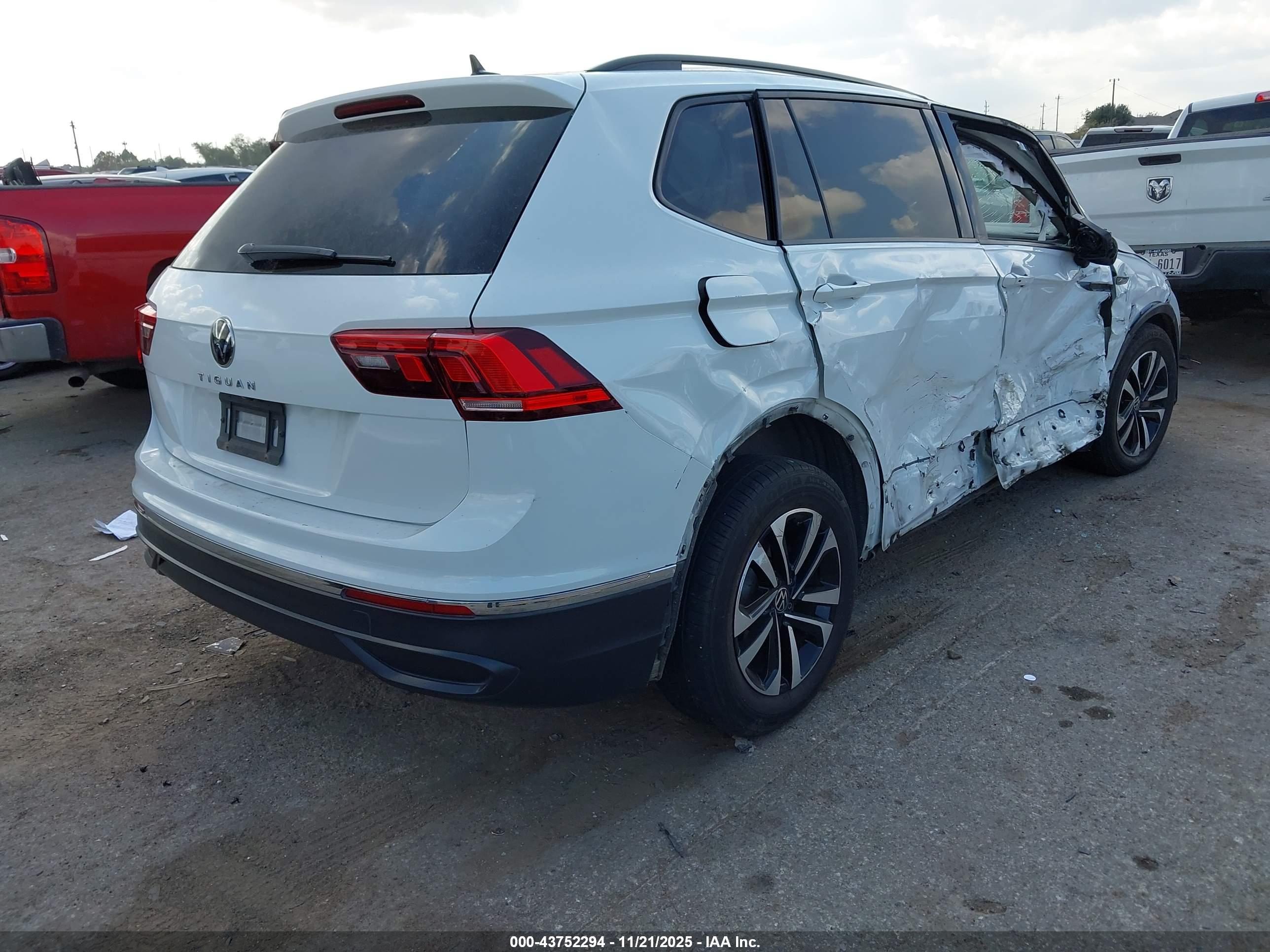 VOLKSWAGEN TIGUAN image 4