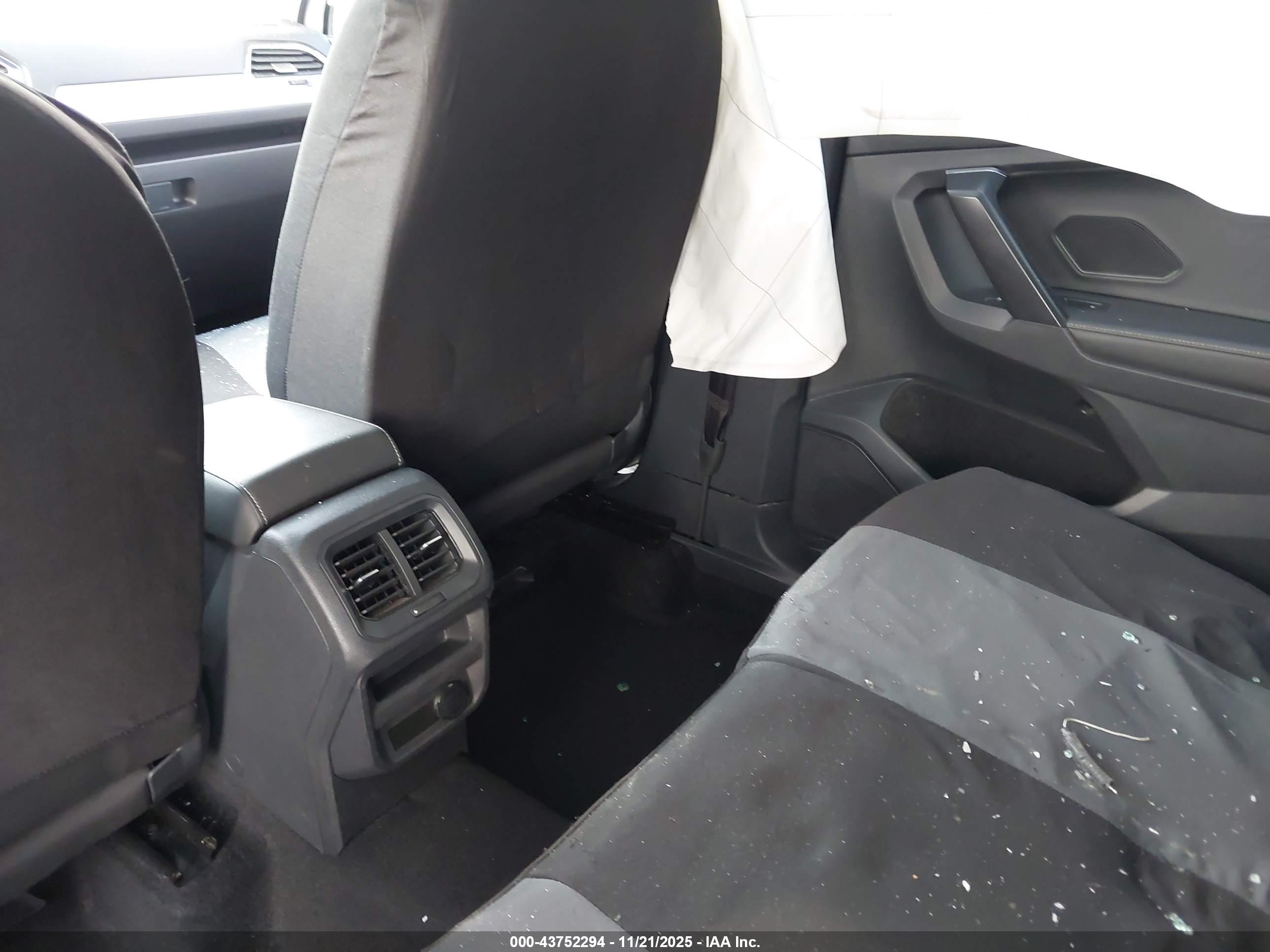 VOLKSWAGEN TIGUAN image 8