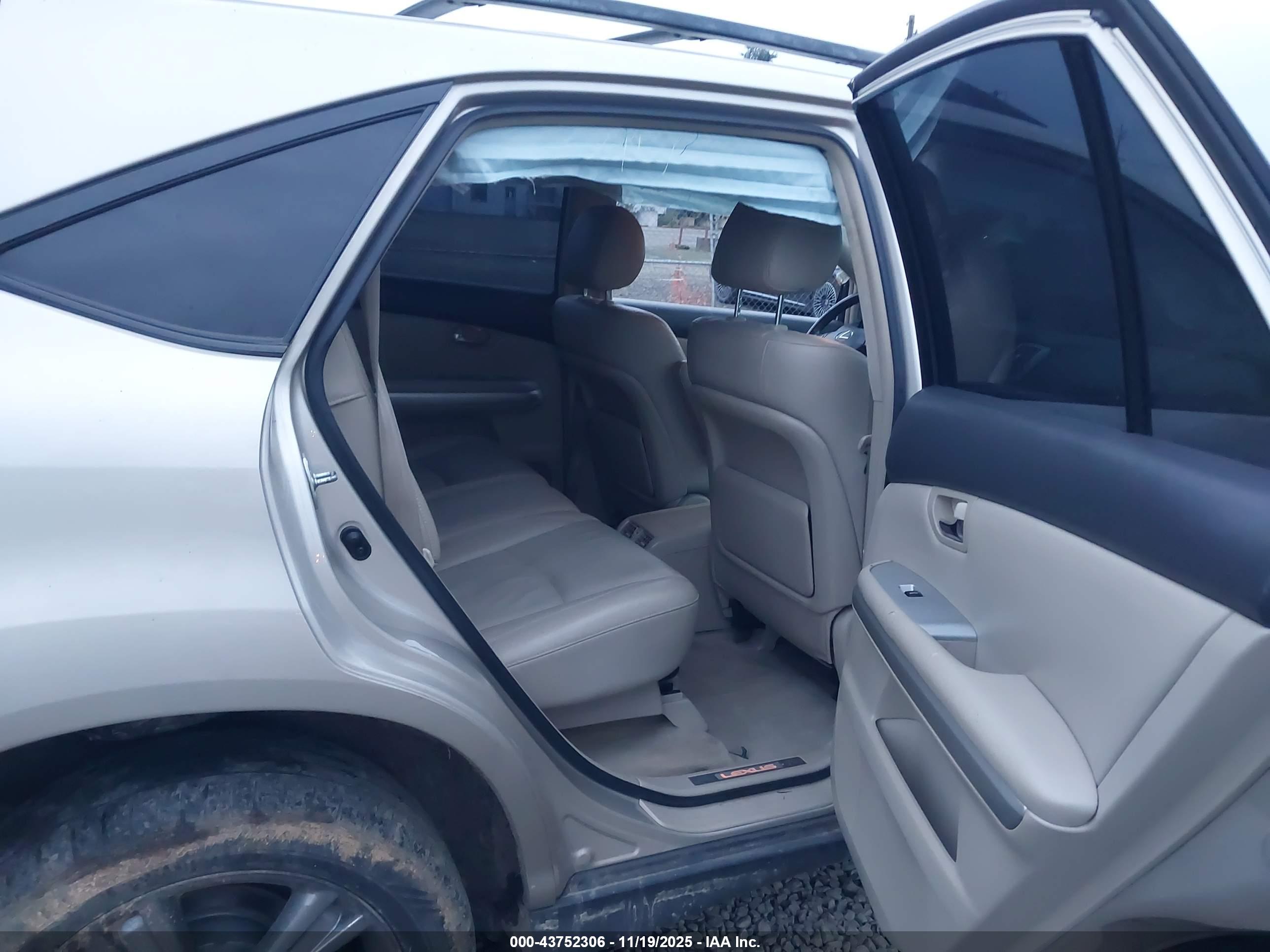 LEXUS RX image 8
