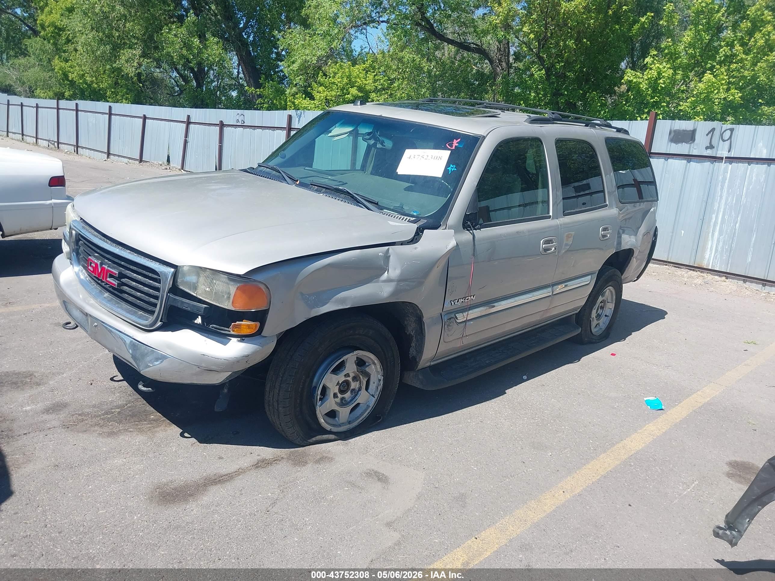 GMC YUKON image 2