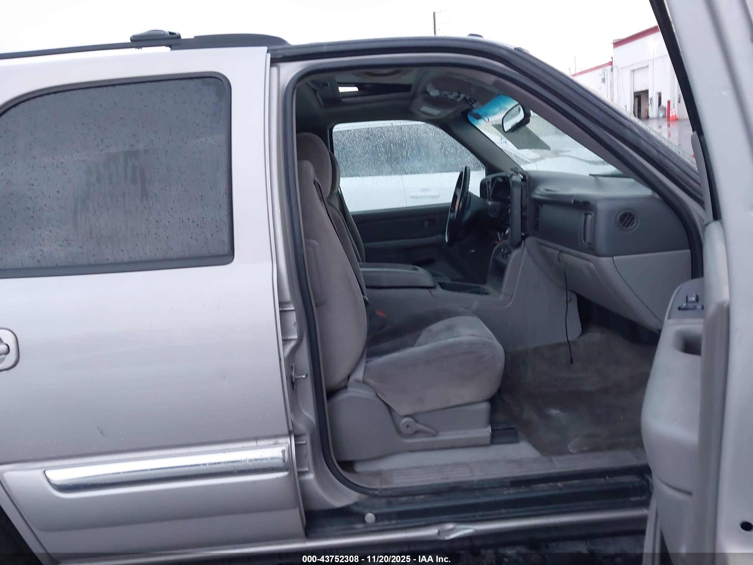 GMC YUKON image 5