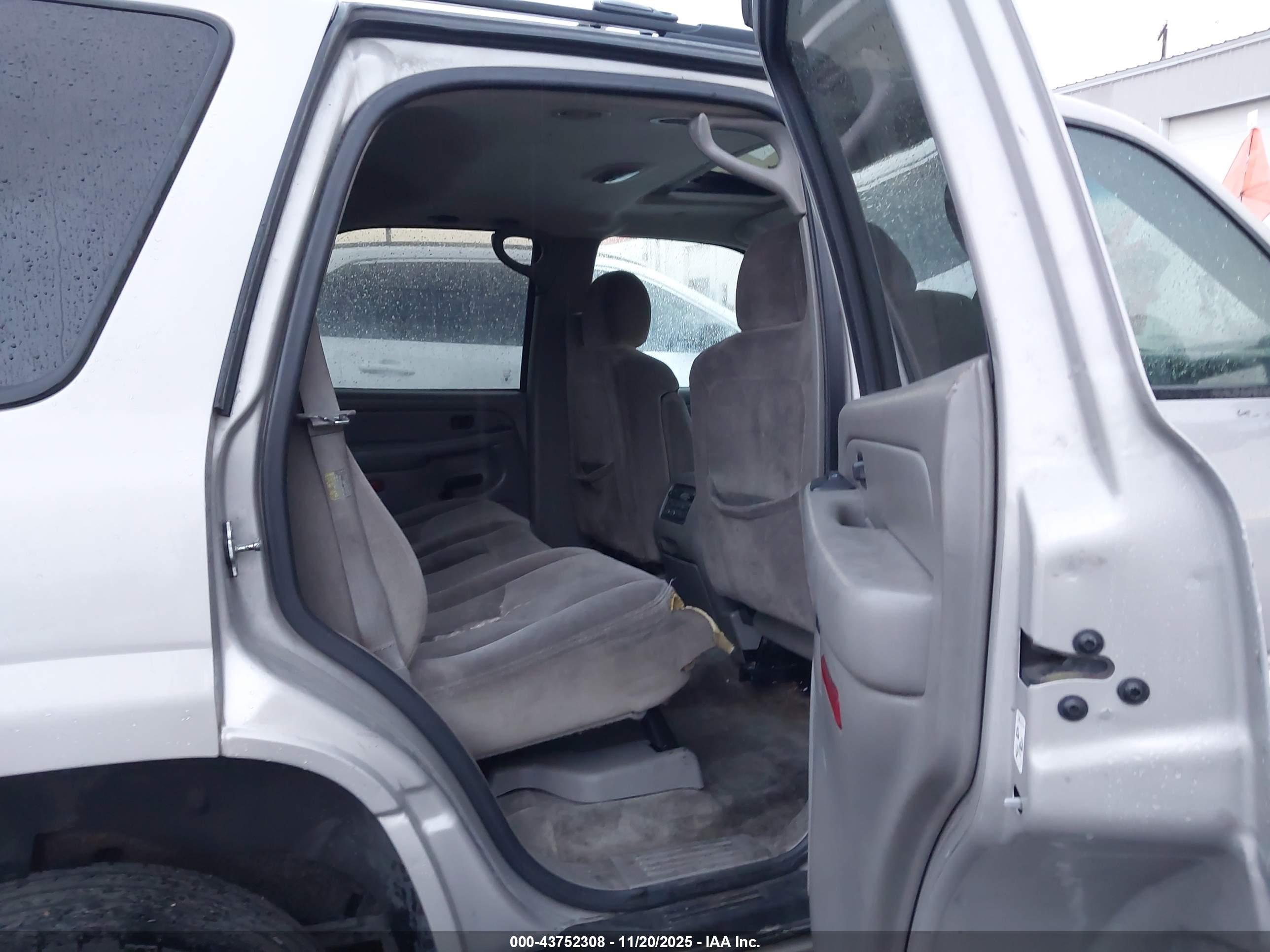 GMC YUKON image 8