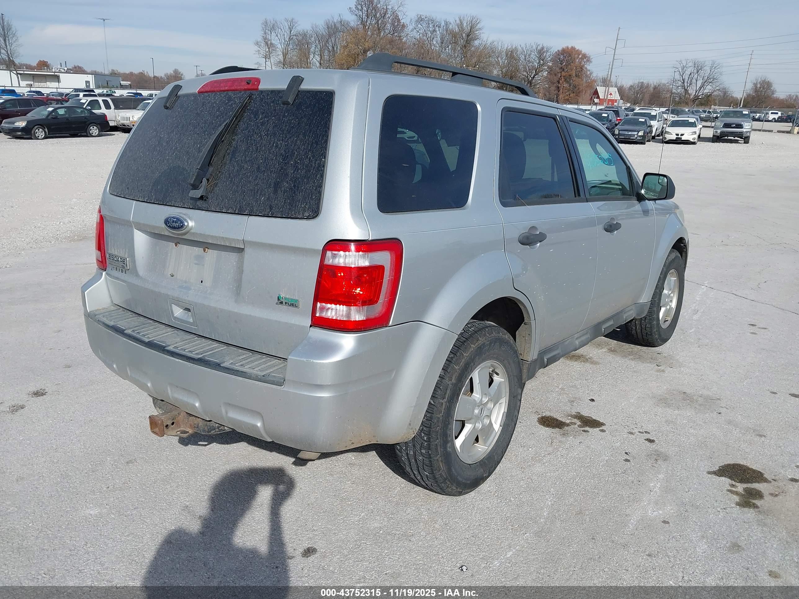 FORD ESCAPE image 4