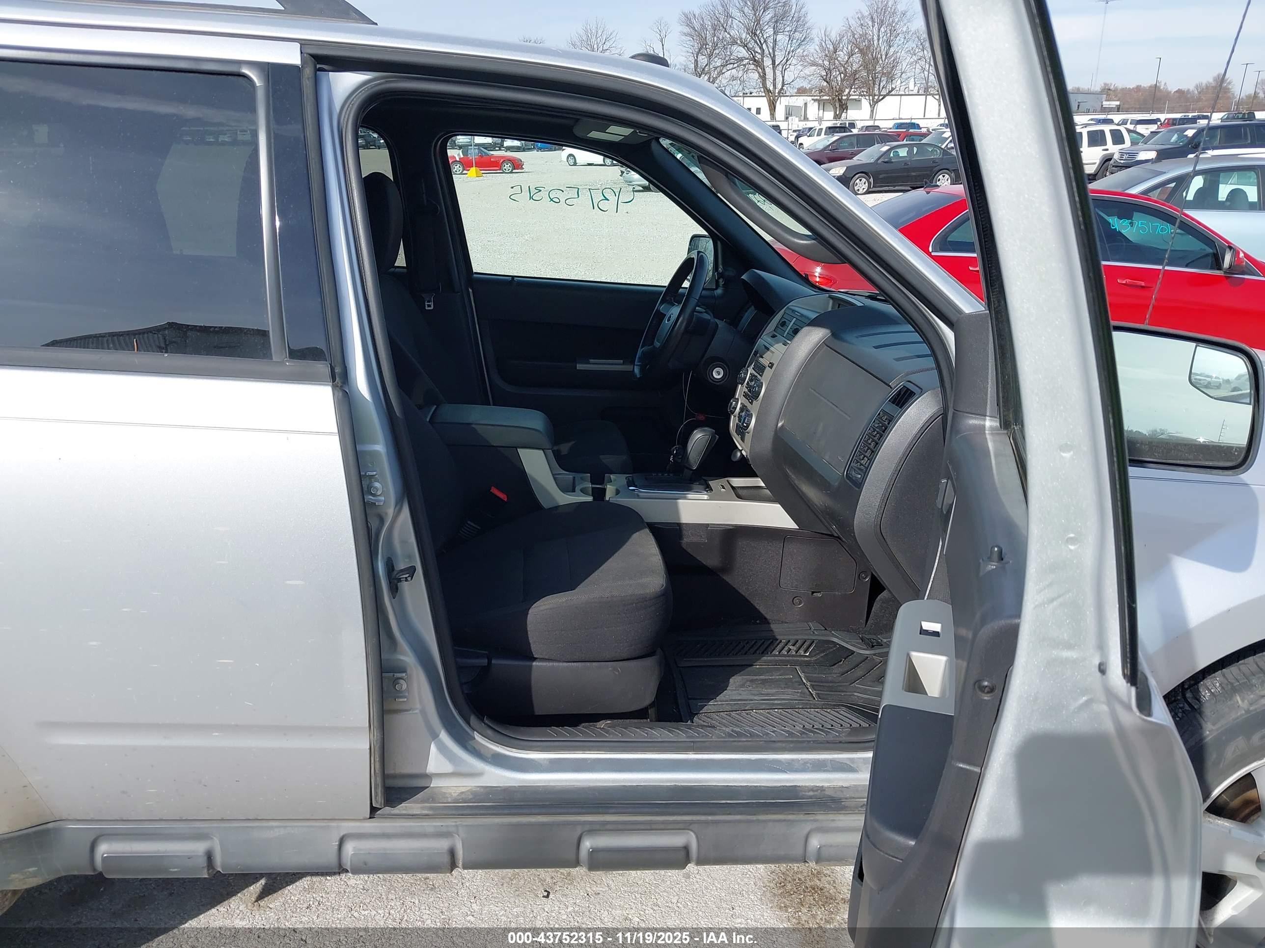 FORD ESCAPE image 5