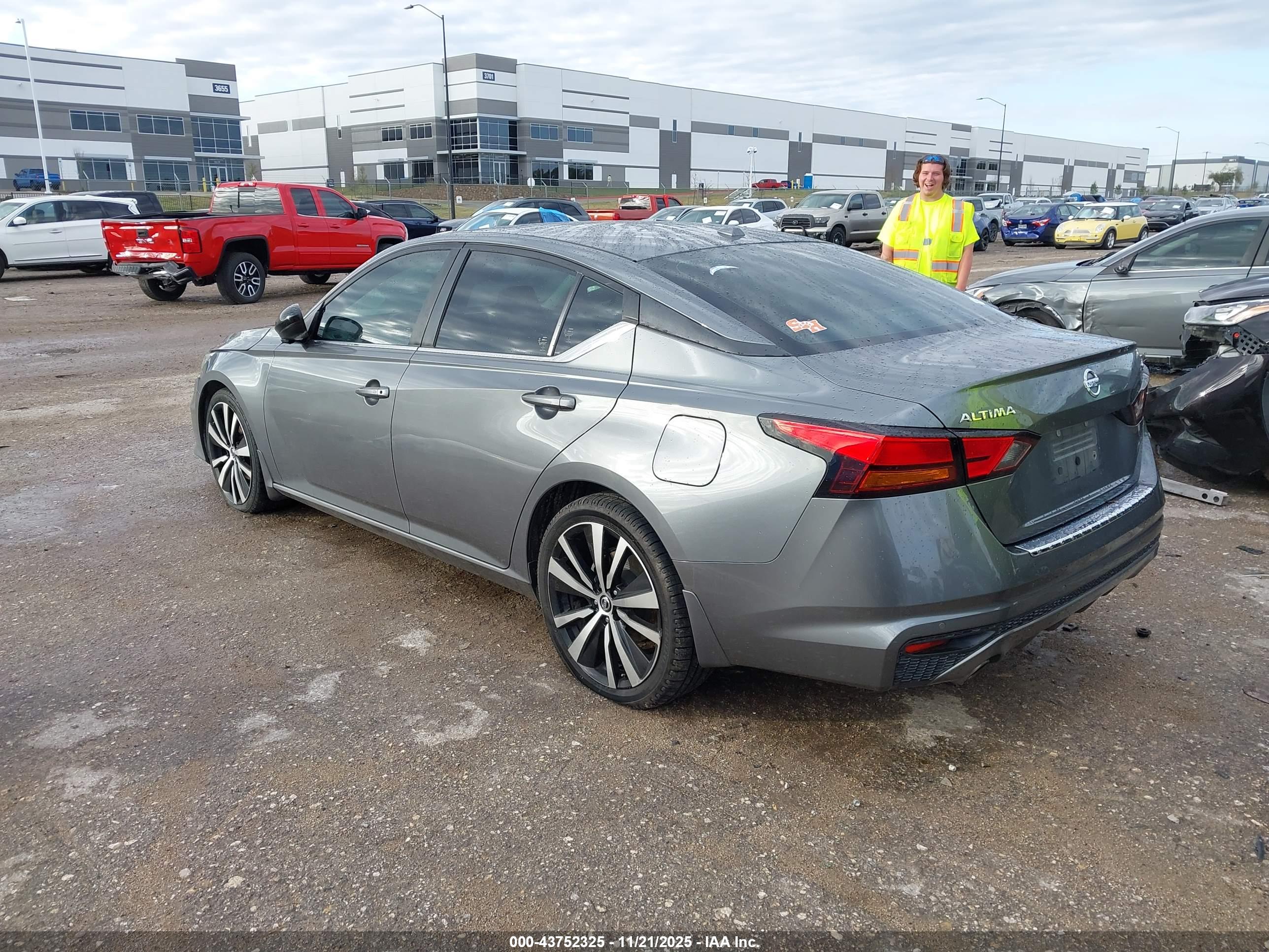 NISSAN ALTIMA image 3