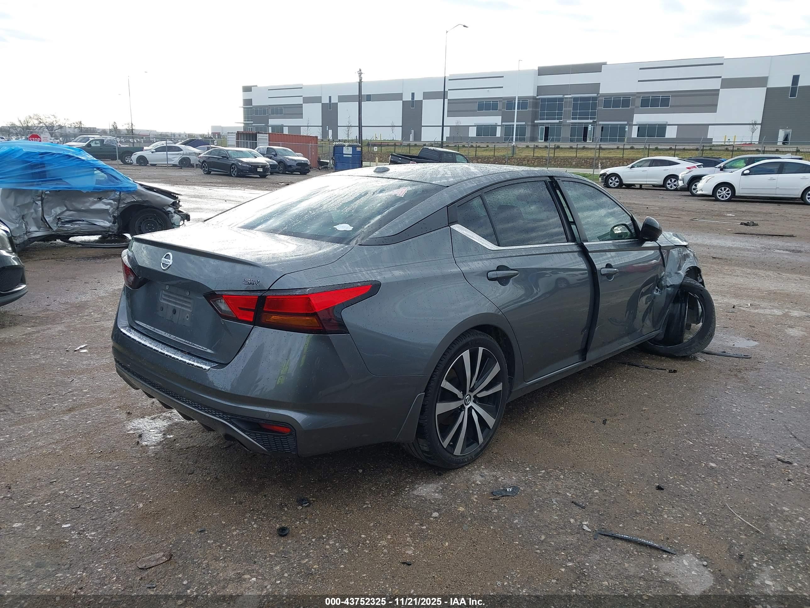NISSAN ALTIMA image 4