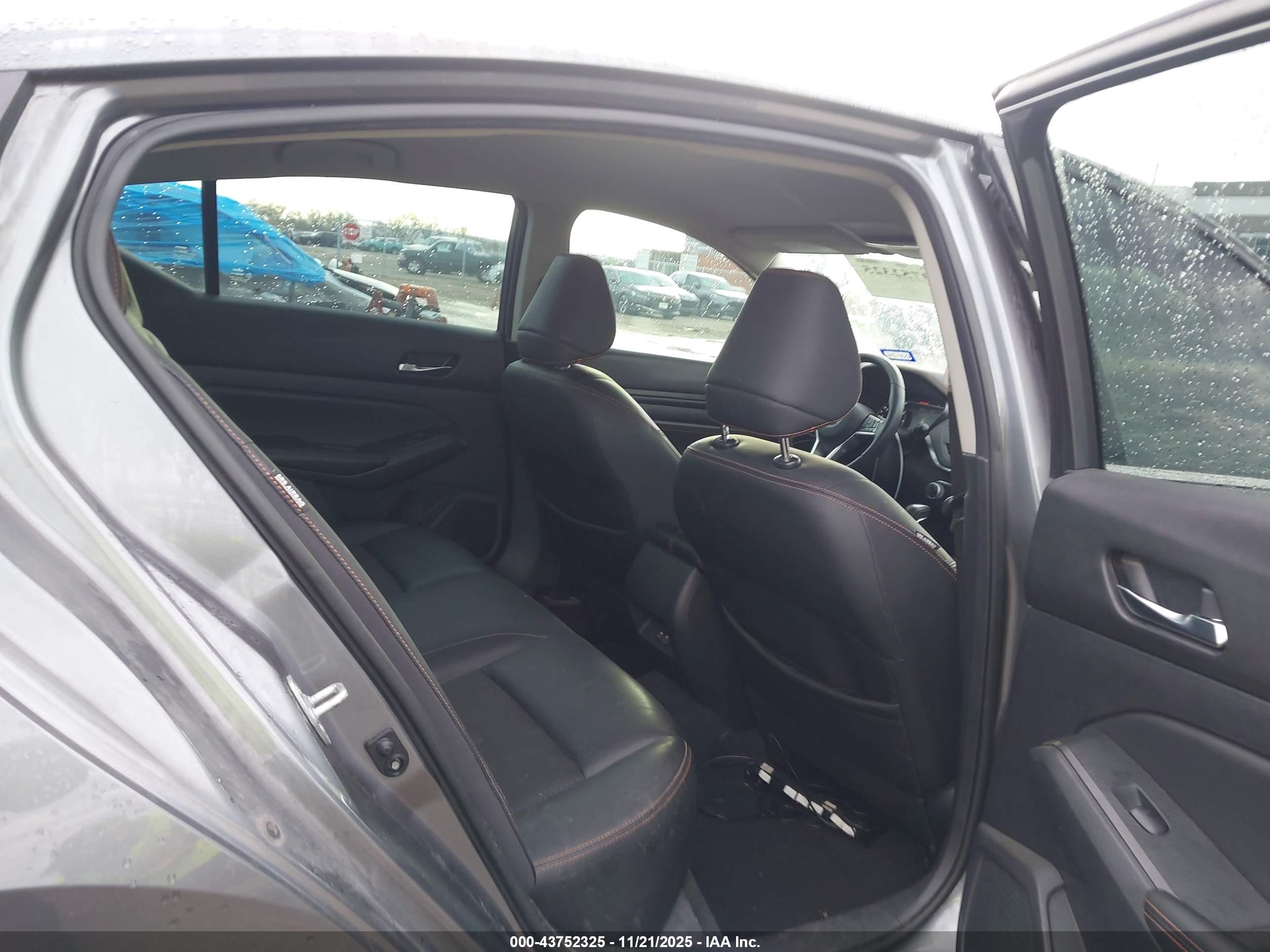 NISSAN ALTIMA image 8