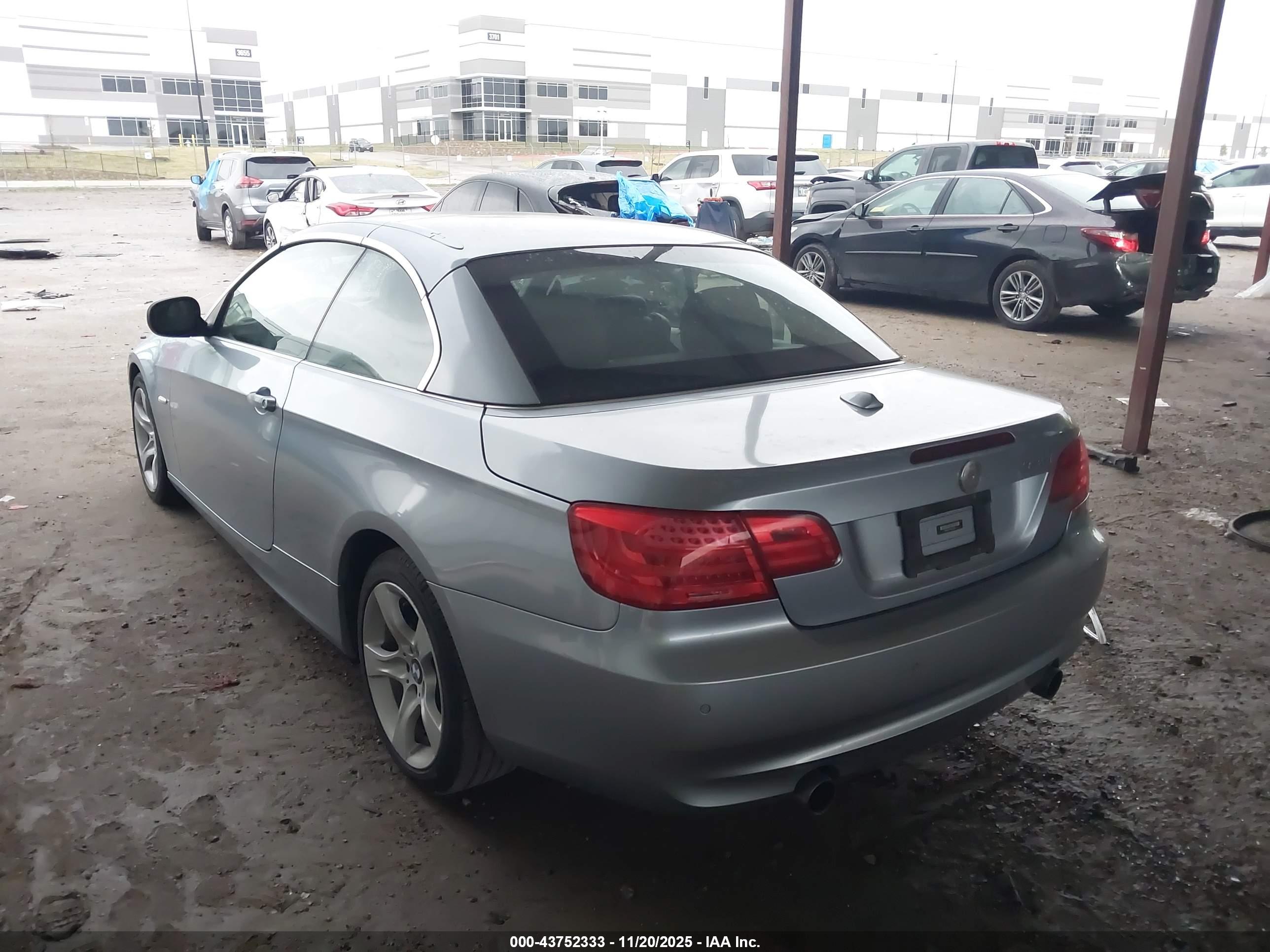 BMW 335I image 3