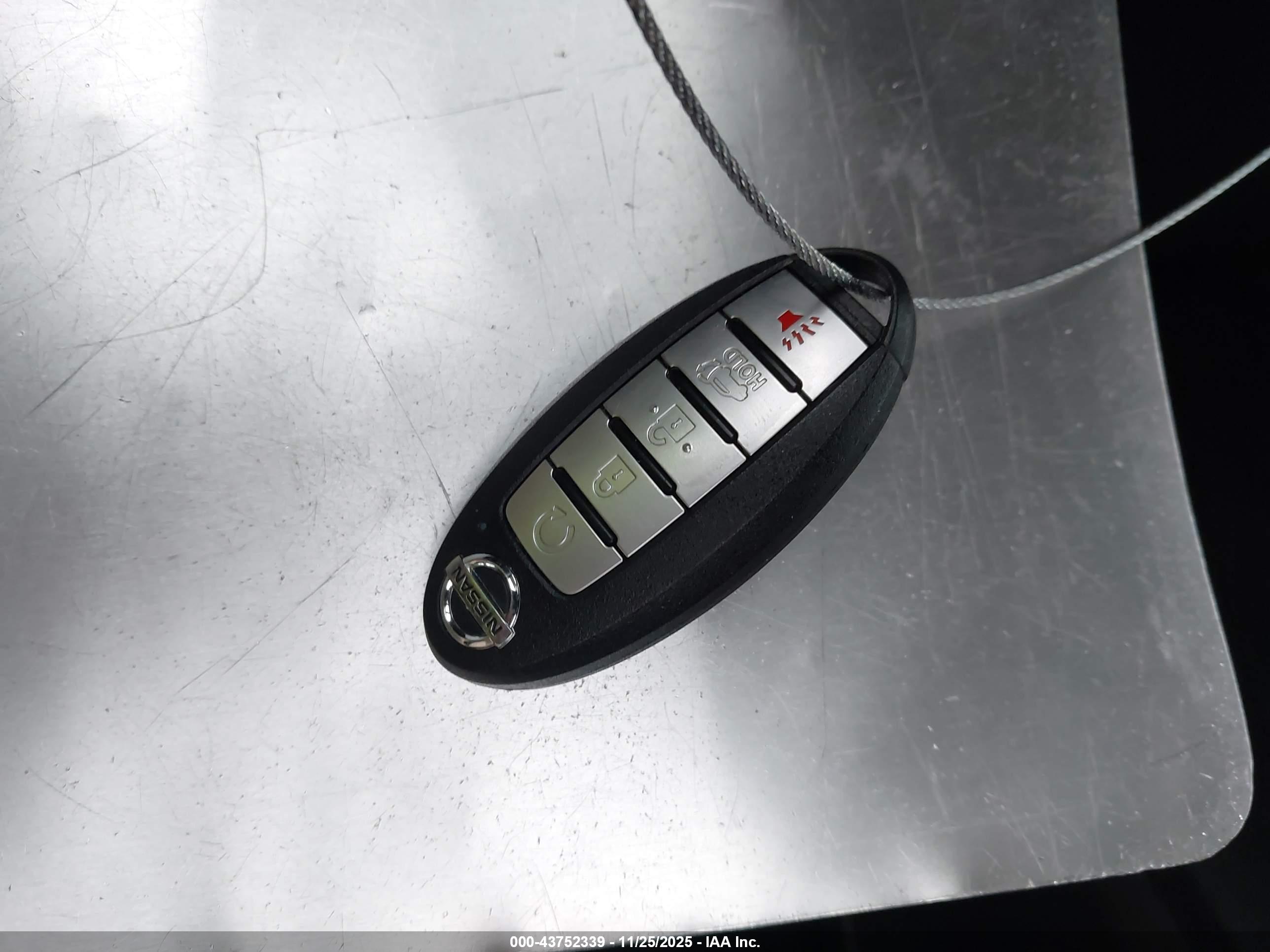 NISSAN ROGUE image 11