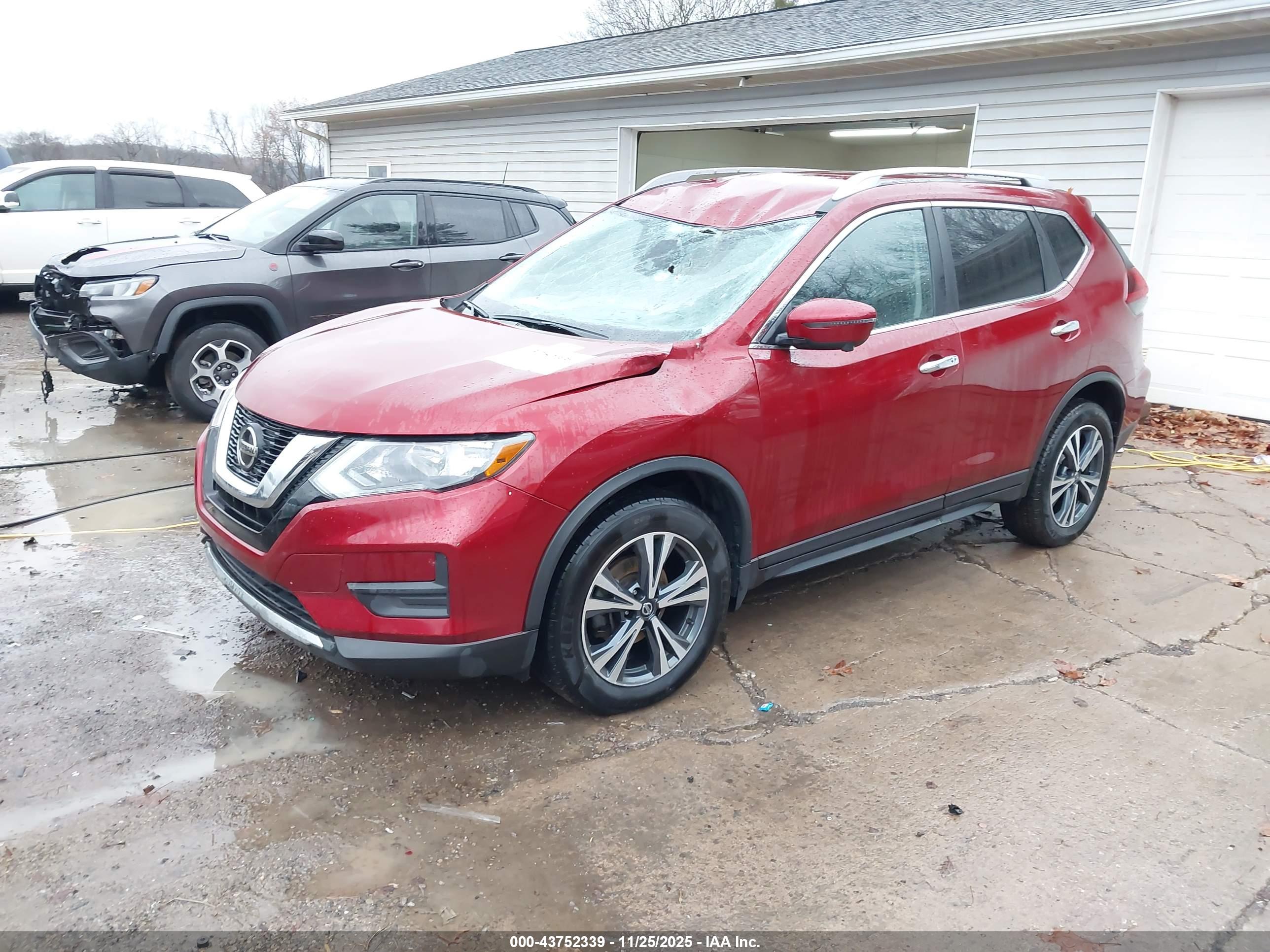 NISSAN ROGUE image 2