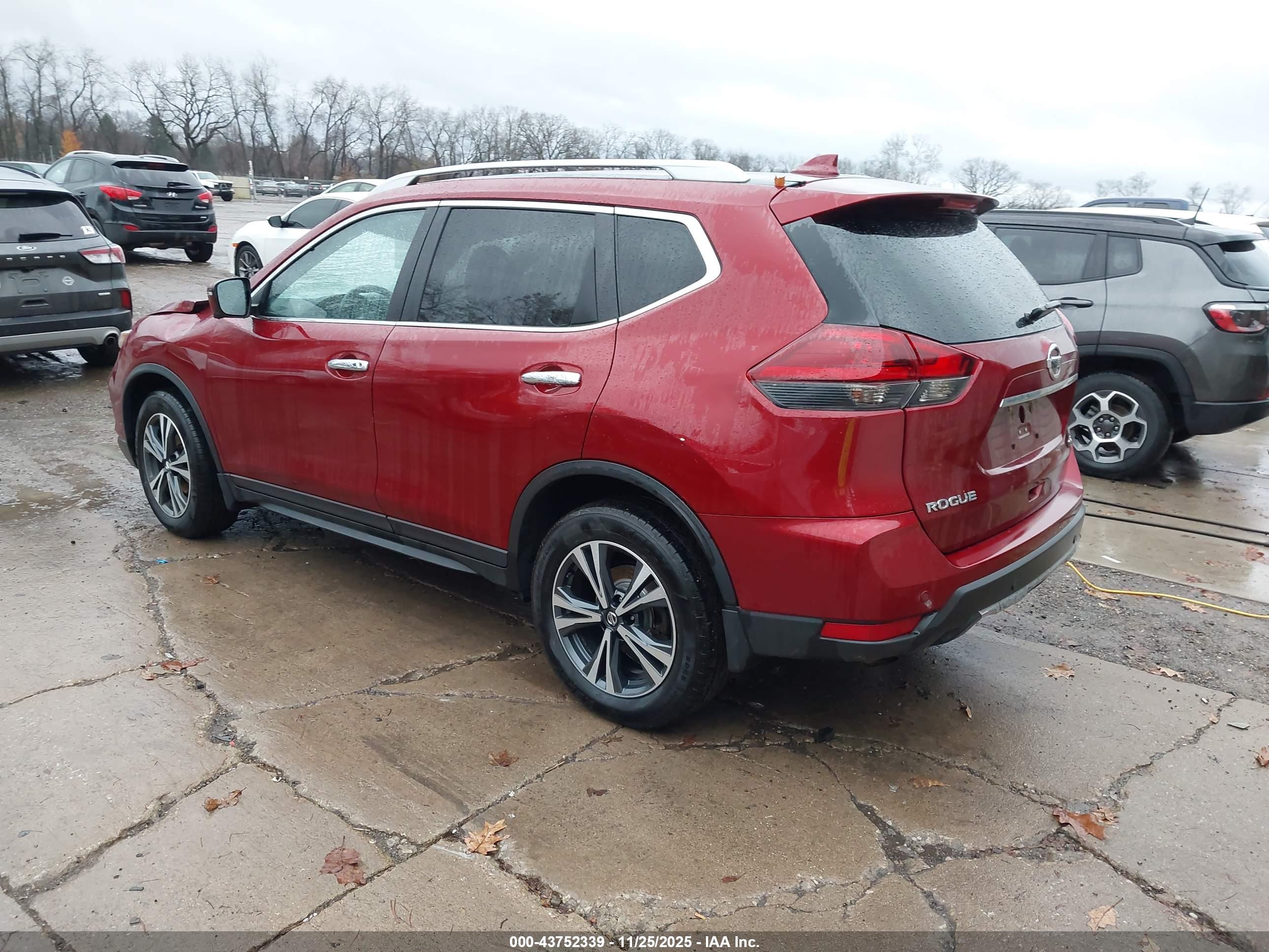 NISSAN ROGUE image 3
