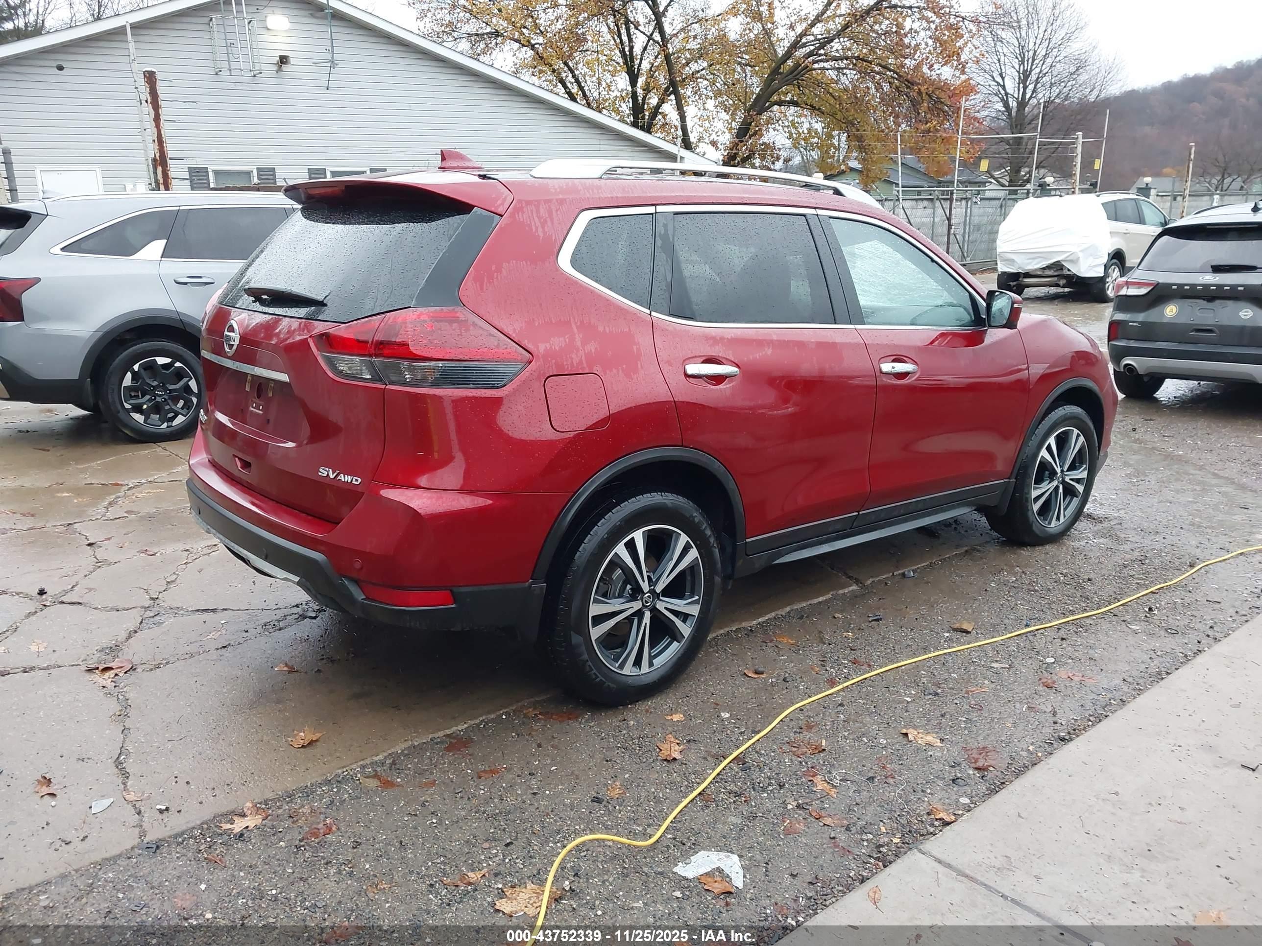 NISSAN ROGUE image 4
