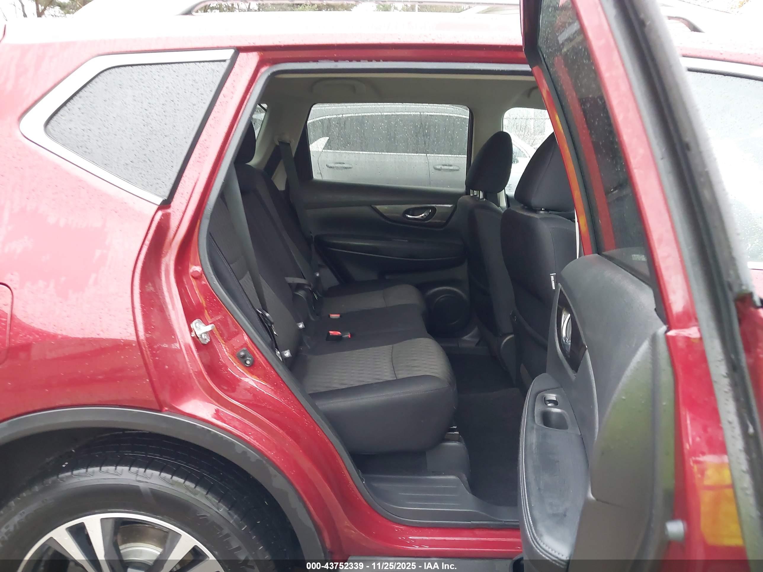 NISSAN ROGUE image 8