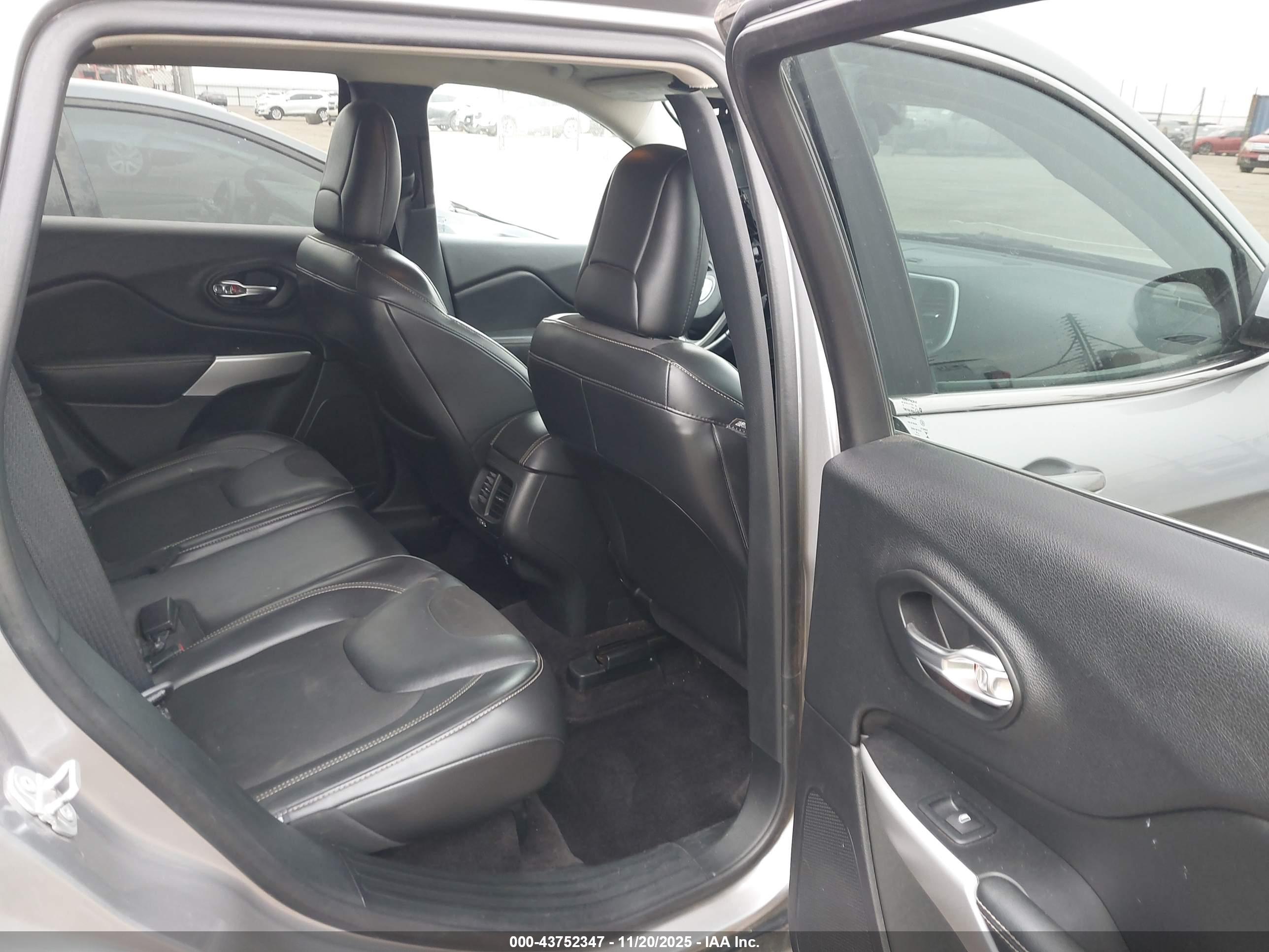 JEEP CHEROKEE image 8