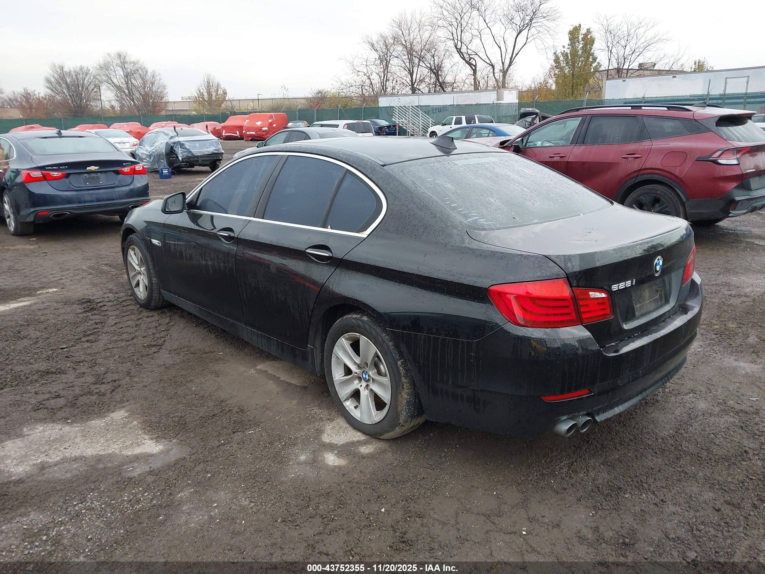 BMW 528I image 3