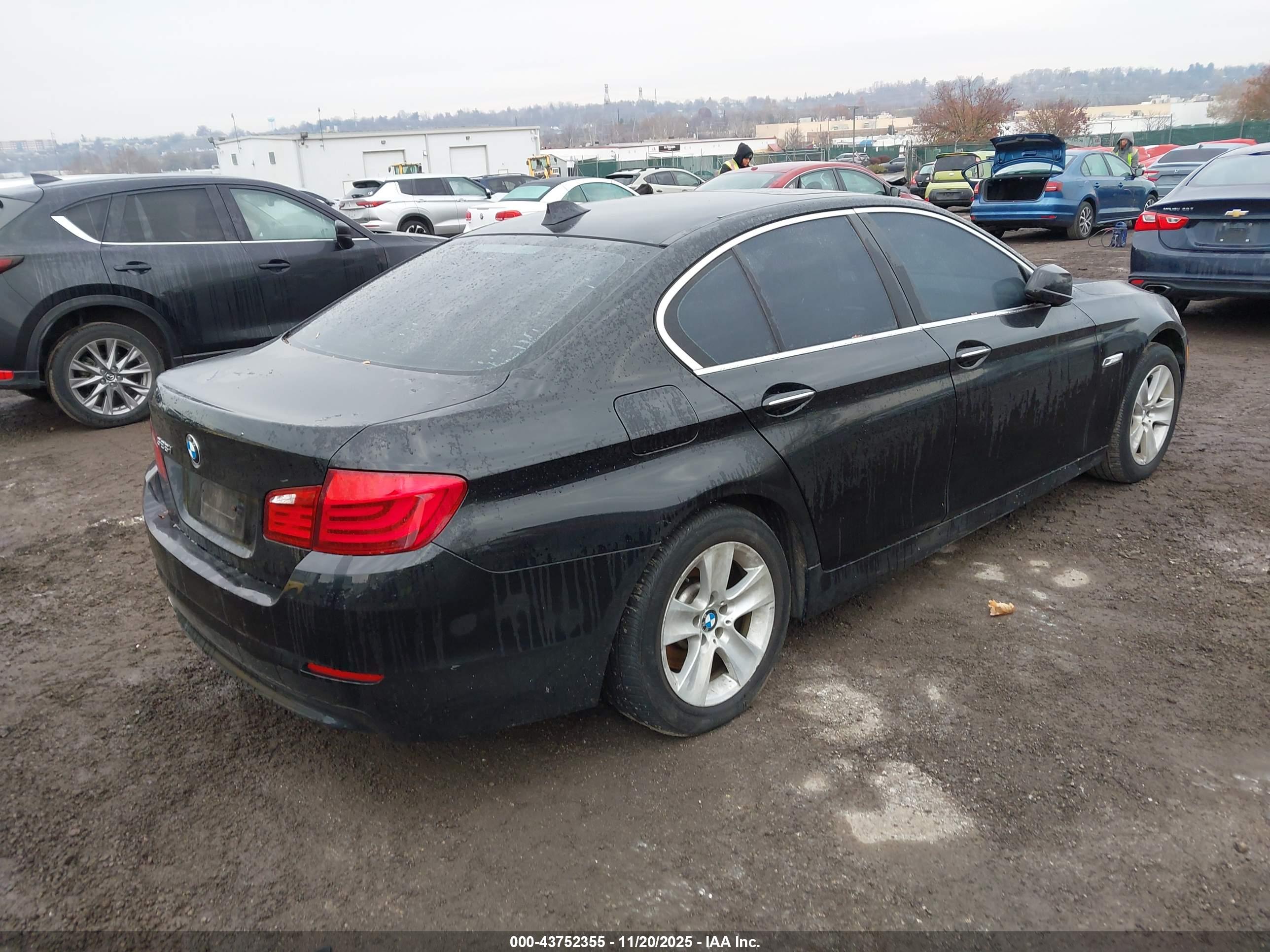BMW 528I image 4