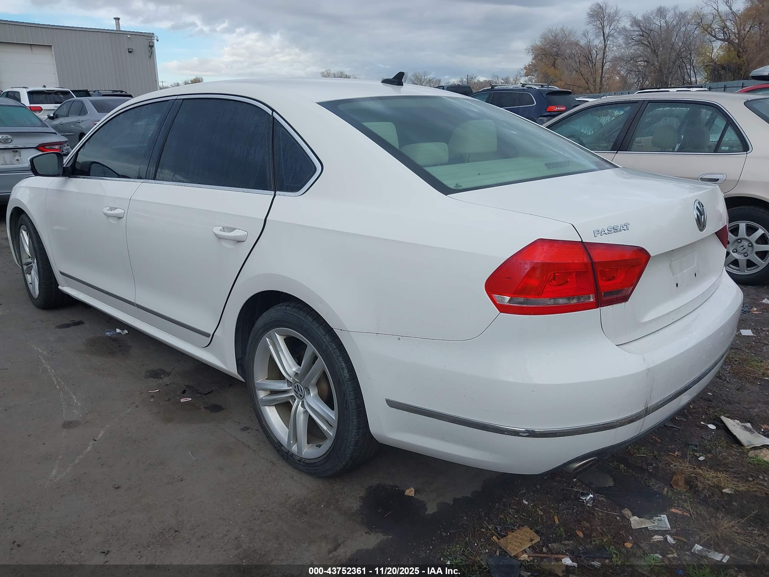 VOLKSWAGEN PASSAT image 3