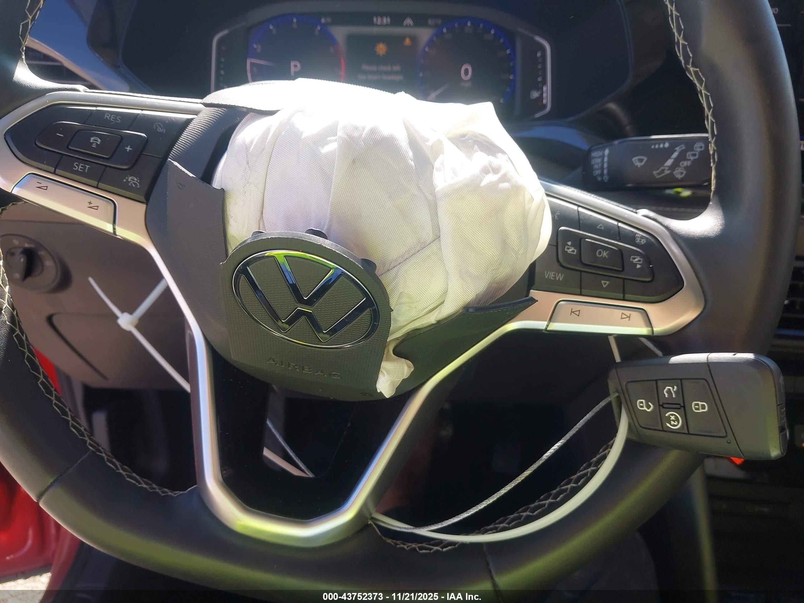 VOLKSWAGEN TAOS image 11